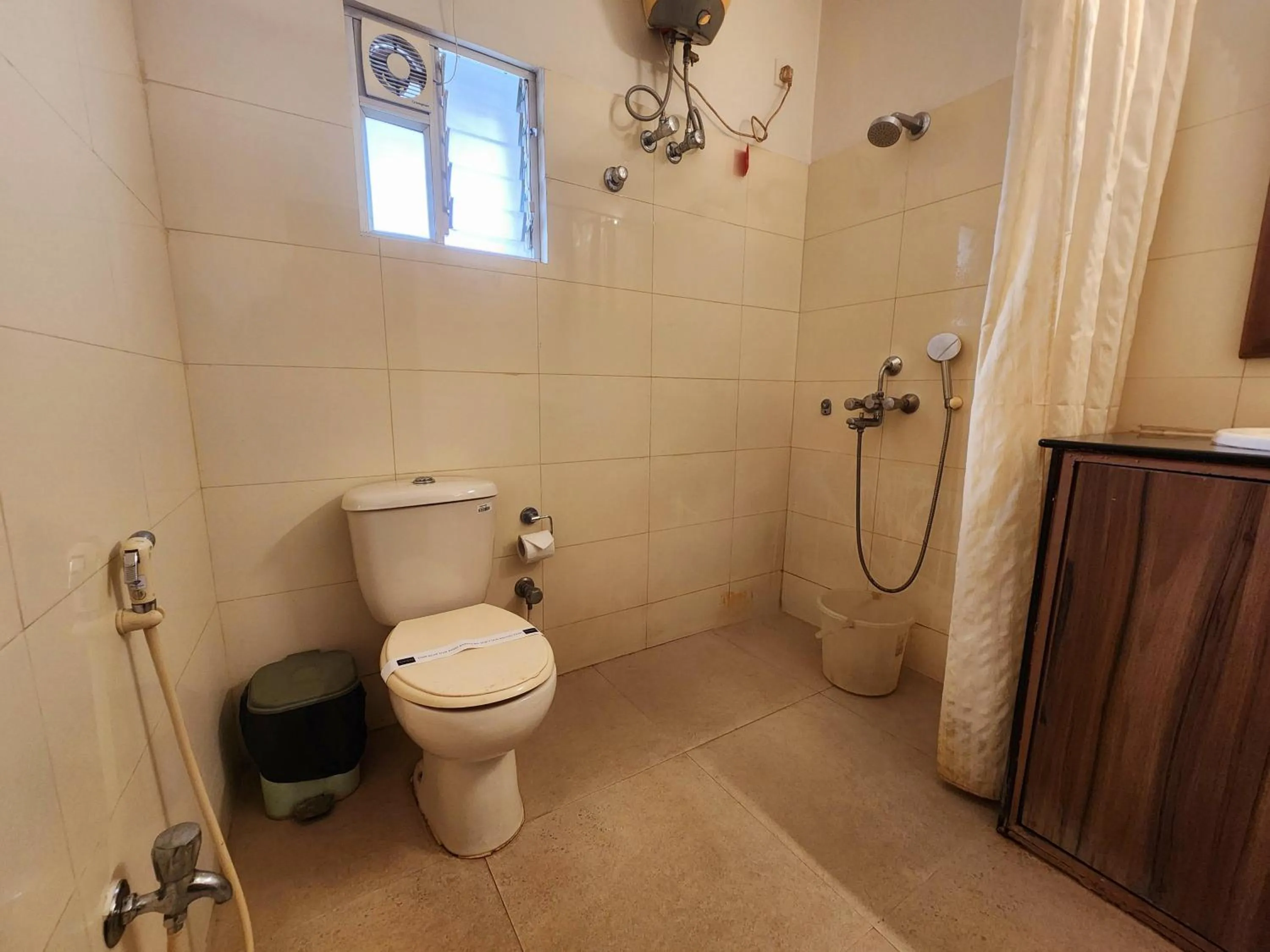 Toilet in Wise Owl Comfotel