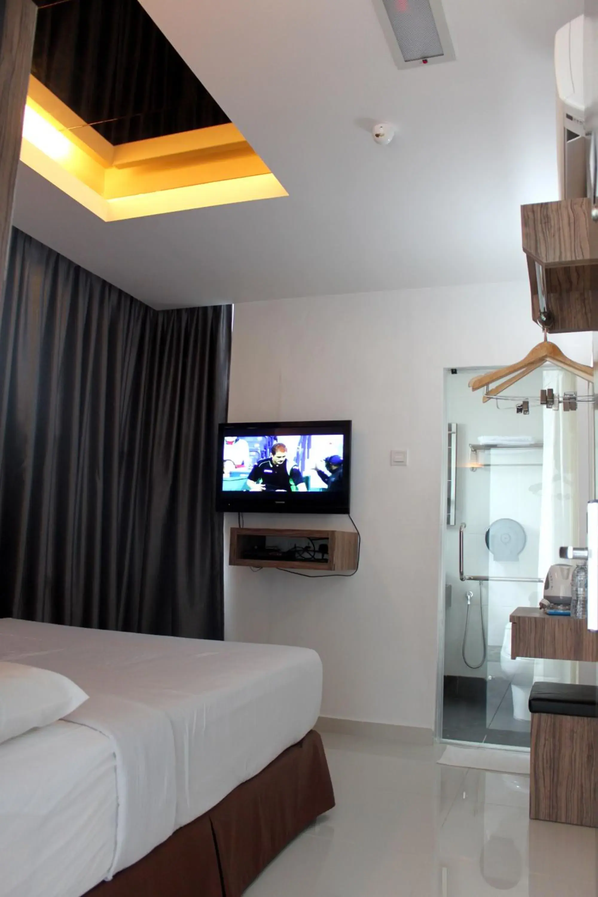 TV/Entertainment Center in Dream Hotel