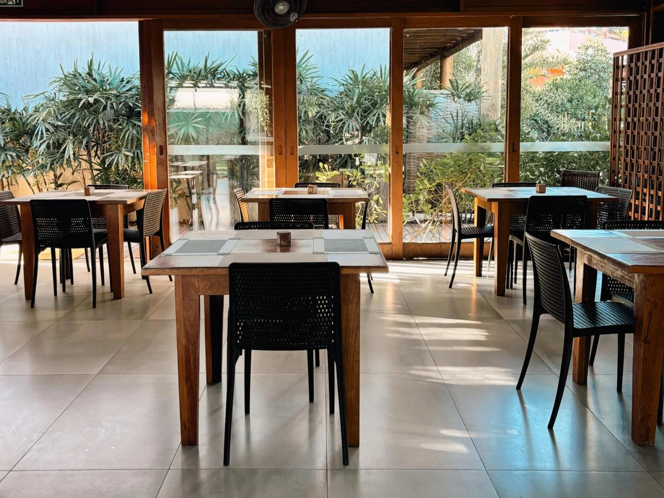 Restaurant/places to eat in Carambola Hotel