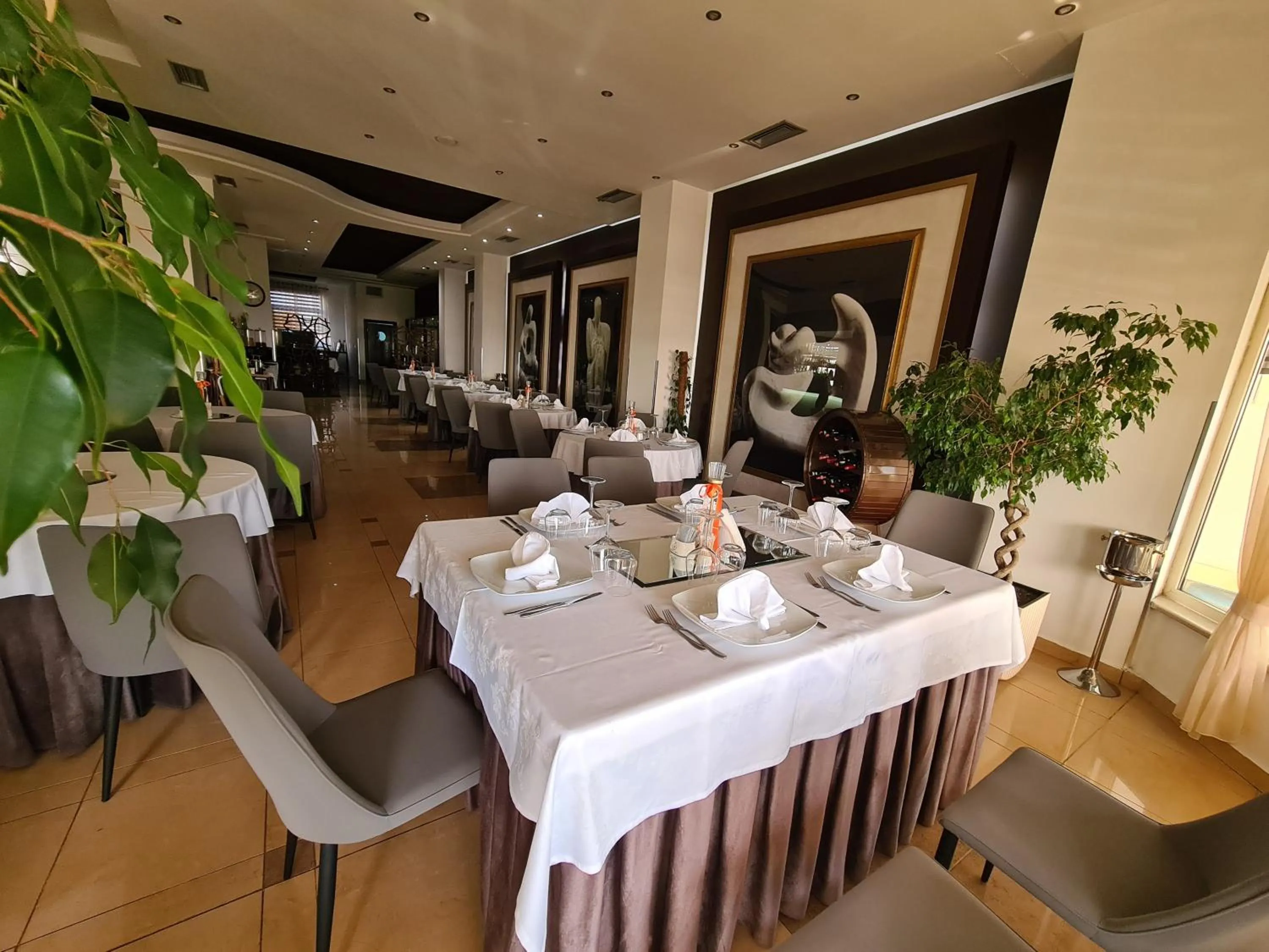Restaurant/places to eat in Hotel Arvi