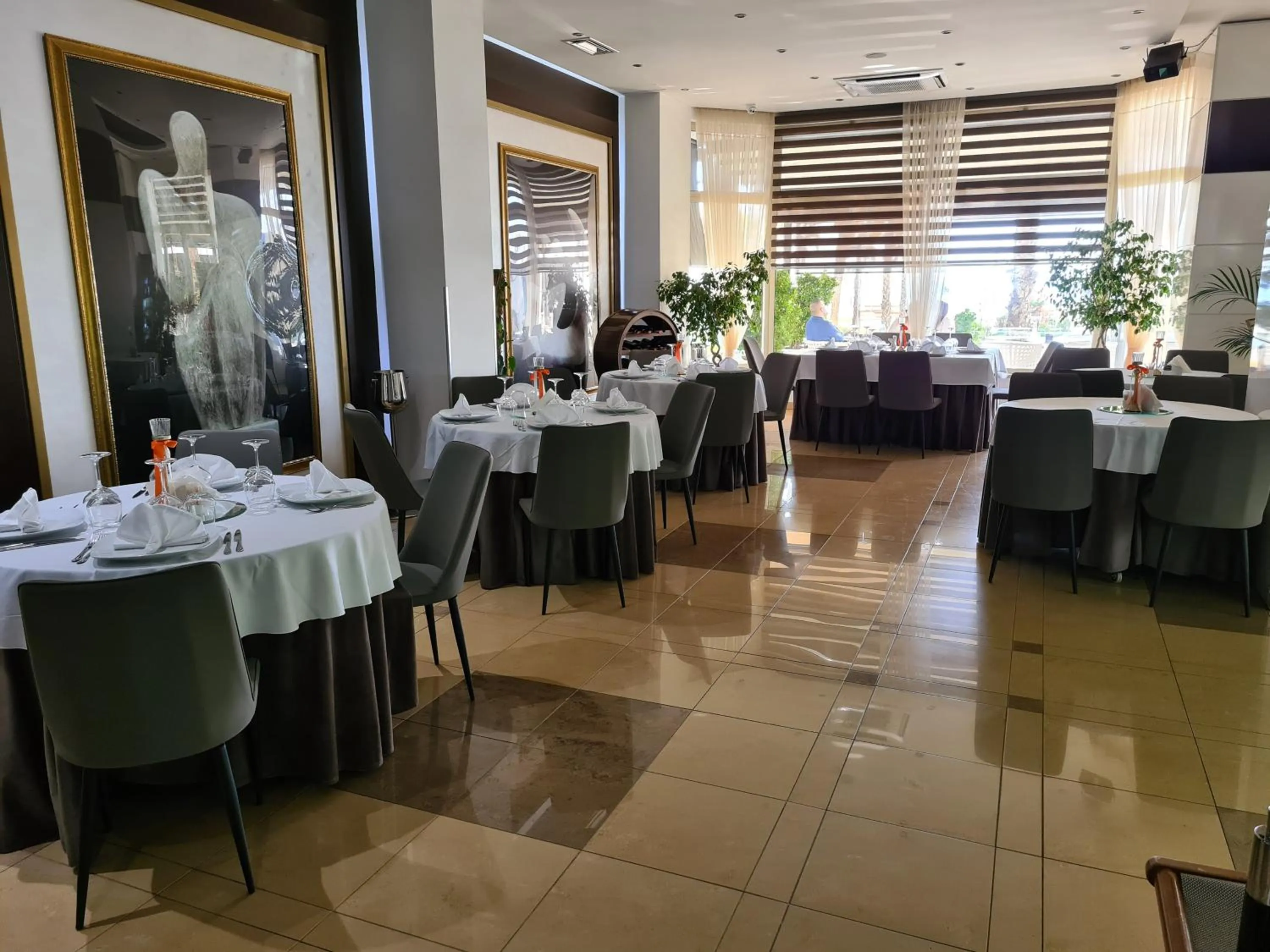 Restaurant/places to eat in Hotel Arvi