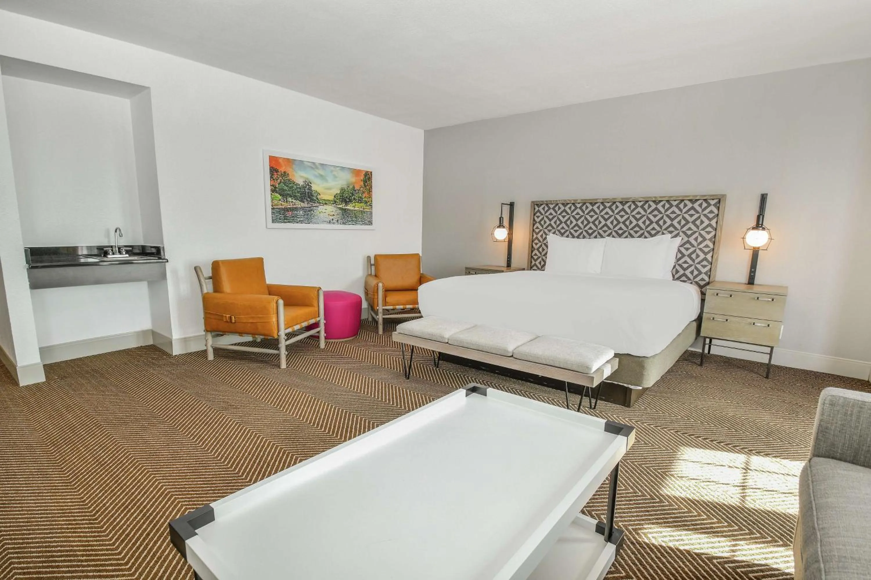 Living room, Bed in DoubleTree by Hilton Austin