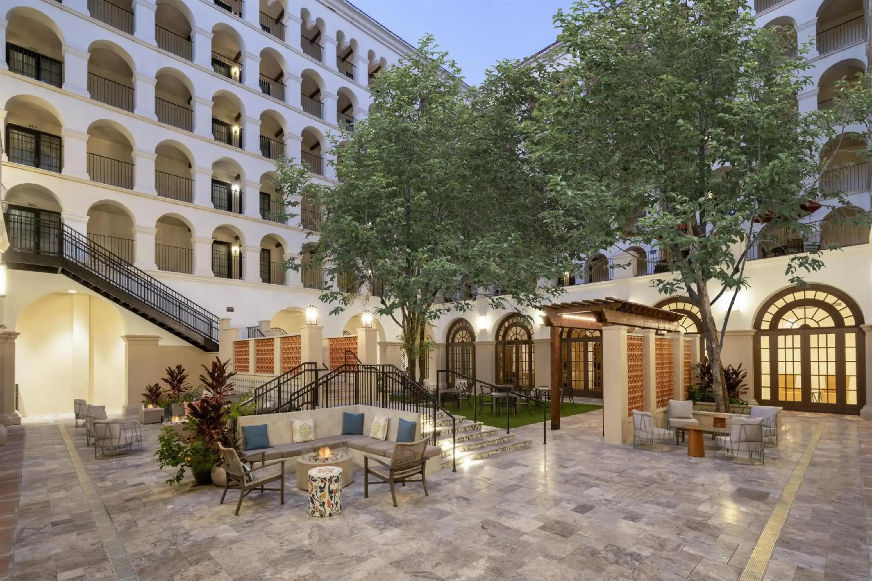 Inner courtyard view in DoubleTree by Hilton Austin Inner courtyard view in DoubleTree by Hilton Austin