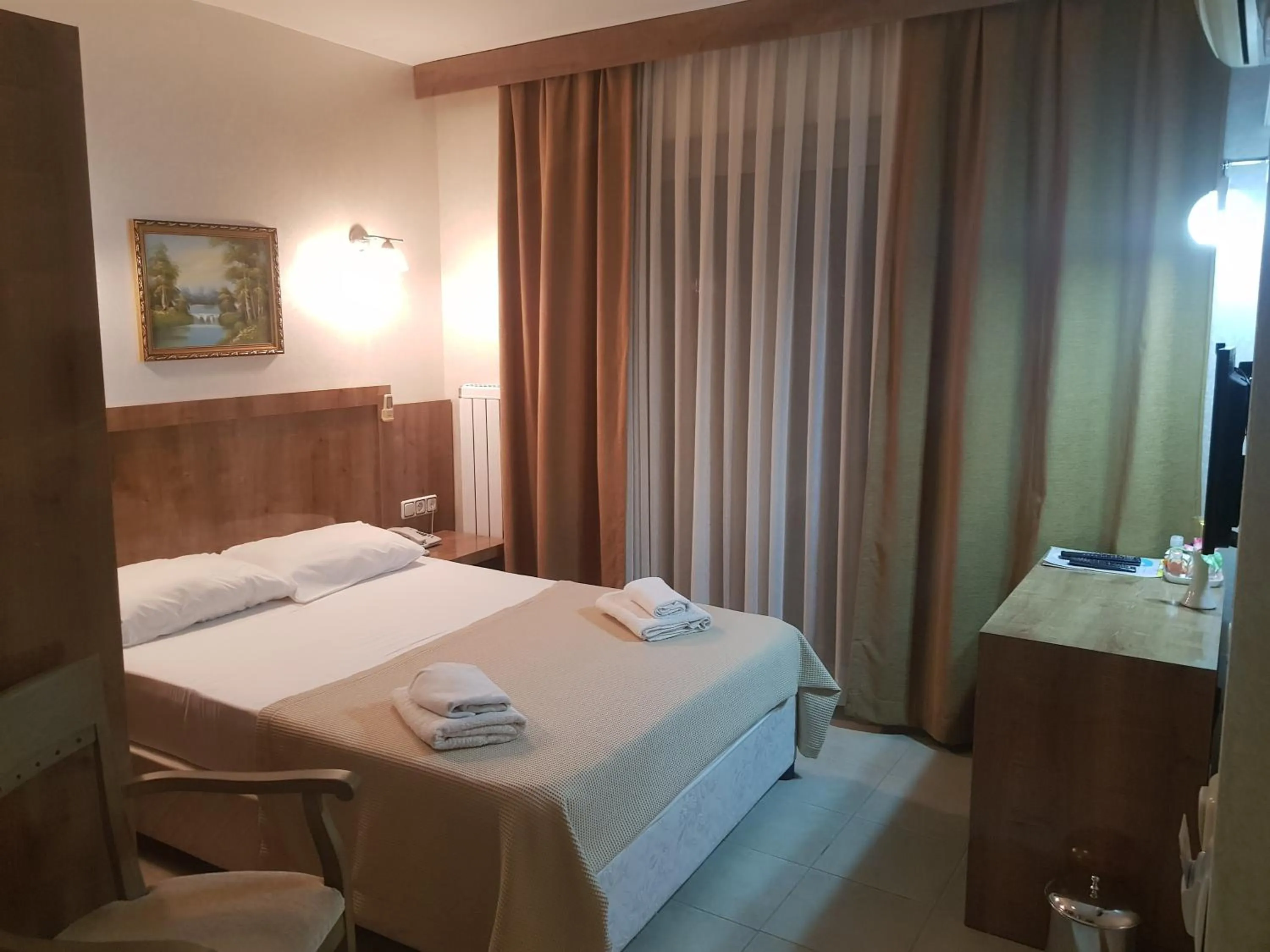 Property building, Bed in My Solmaz Hotel