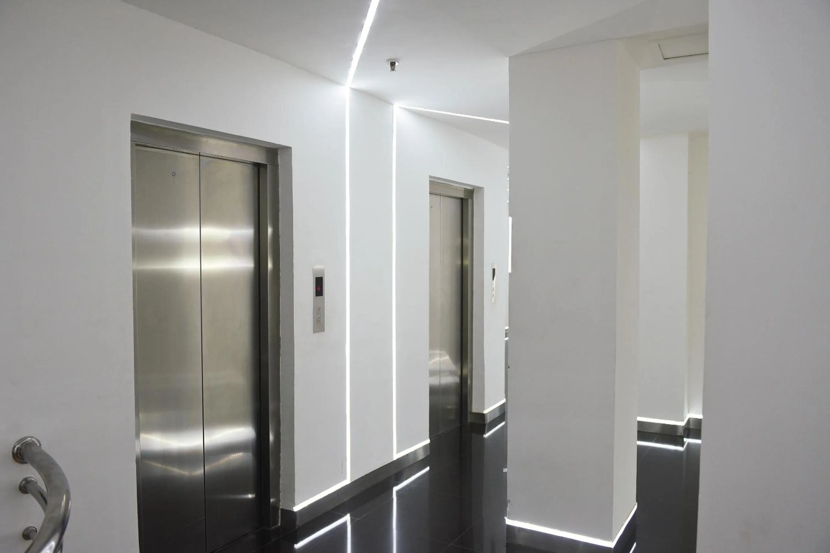 elevator in Collection O 166 Hotel Princess