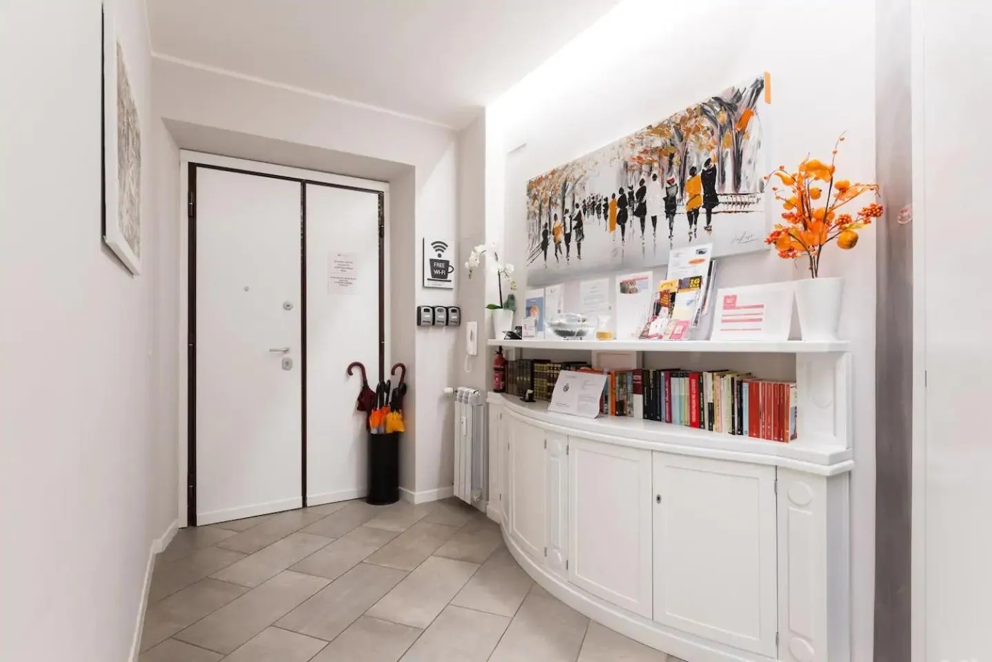 Library in Interno 1 Ciampino Roma Luxury Apartment con balcone