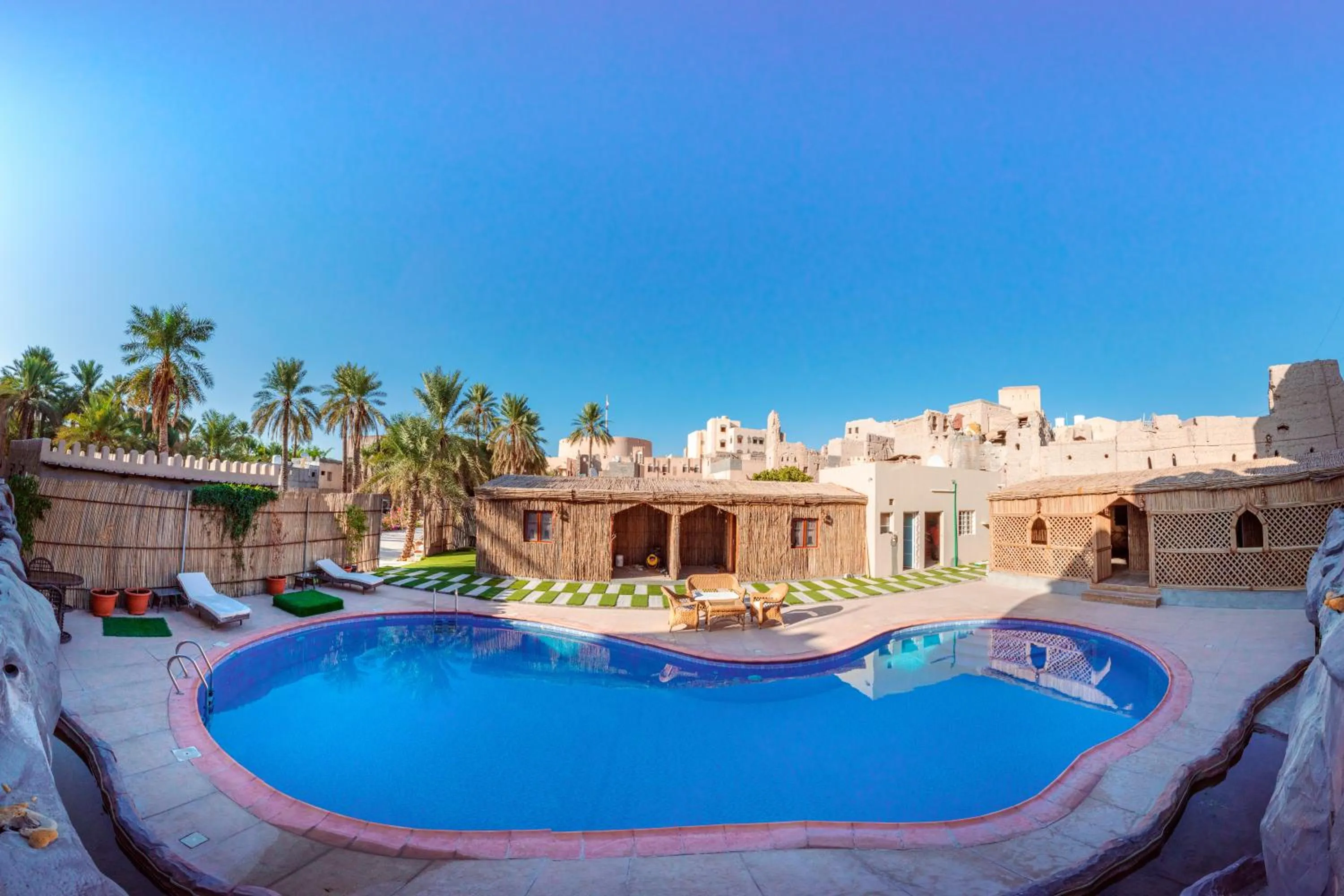 Swimming pool in Antique Inn