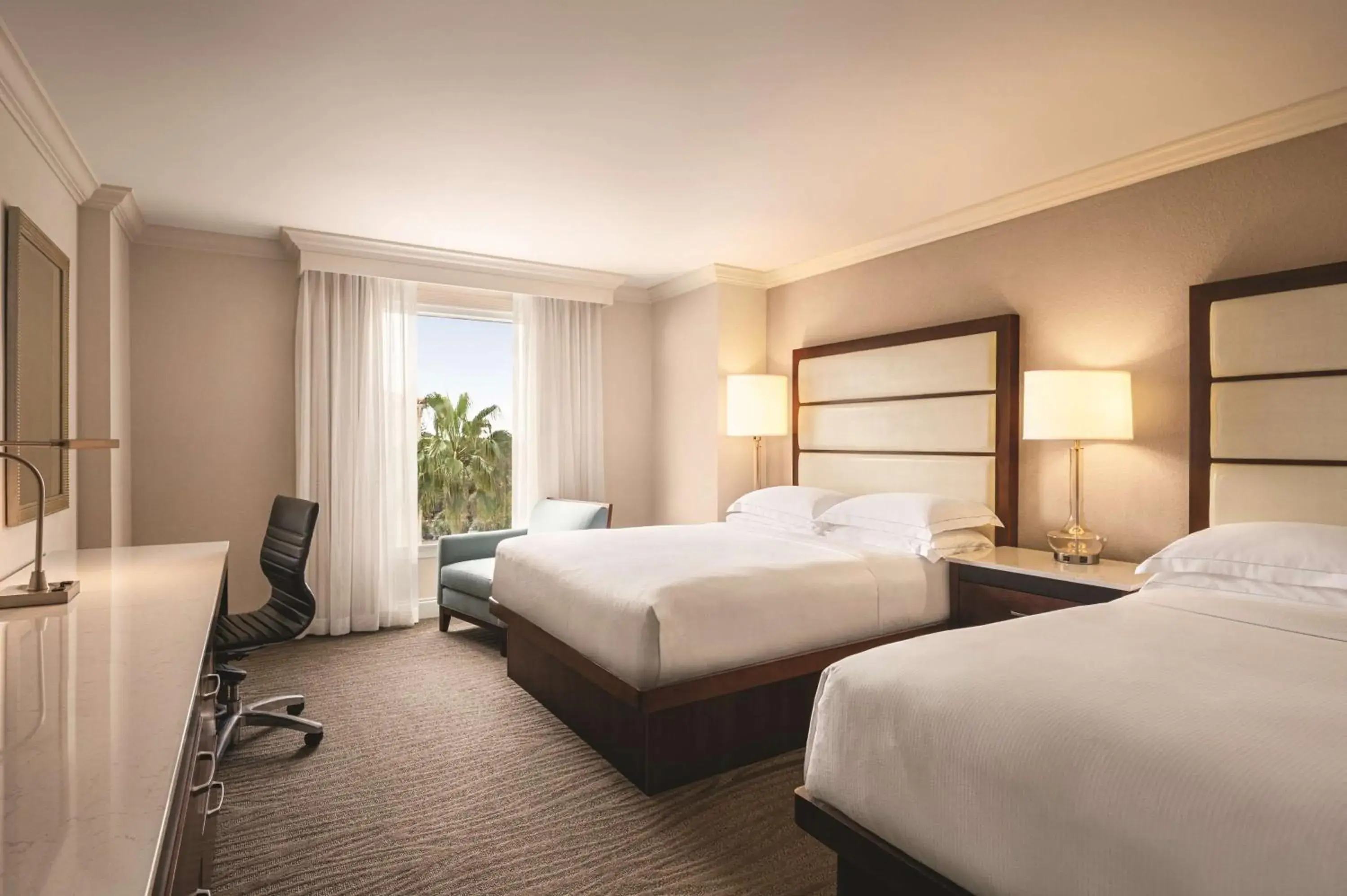 Queen Room with Two Queen Beds in Hilton Naples Queen Room with Two Queen Beds in Hilton Naples