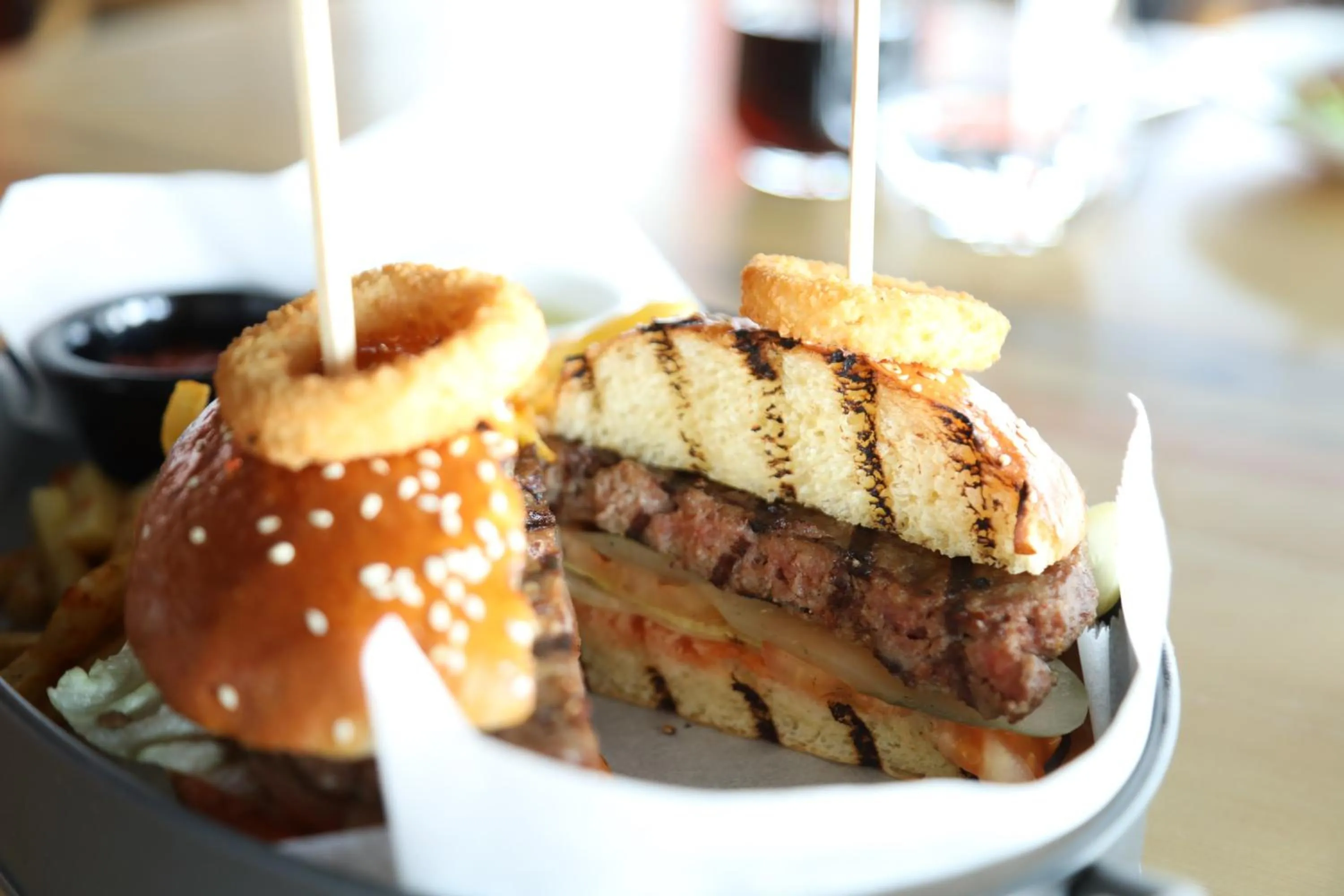 Restaurant/places to eat in Expoist Hotel