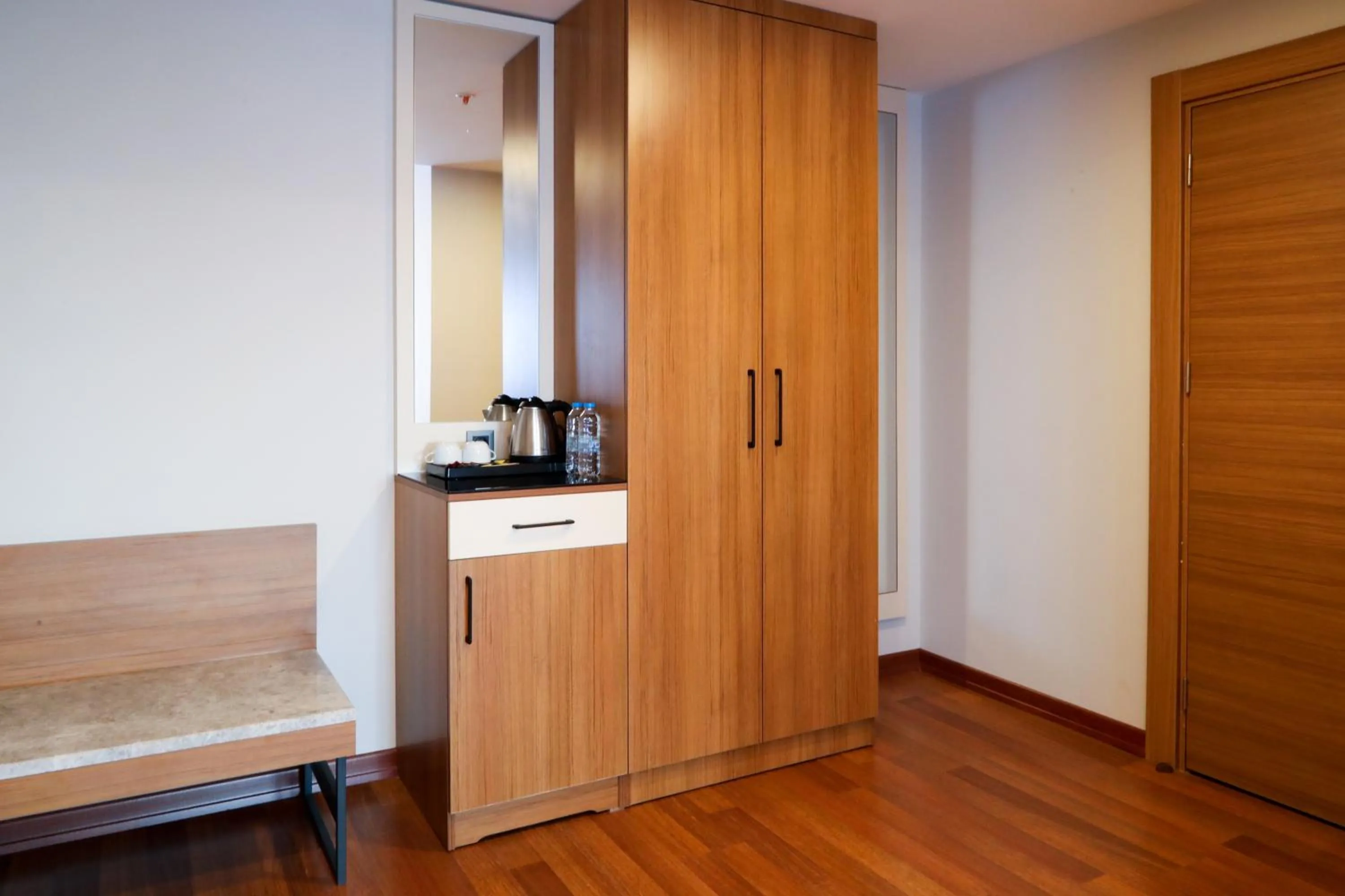 Coffee/tea facilities in Expoist Hotel