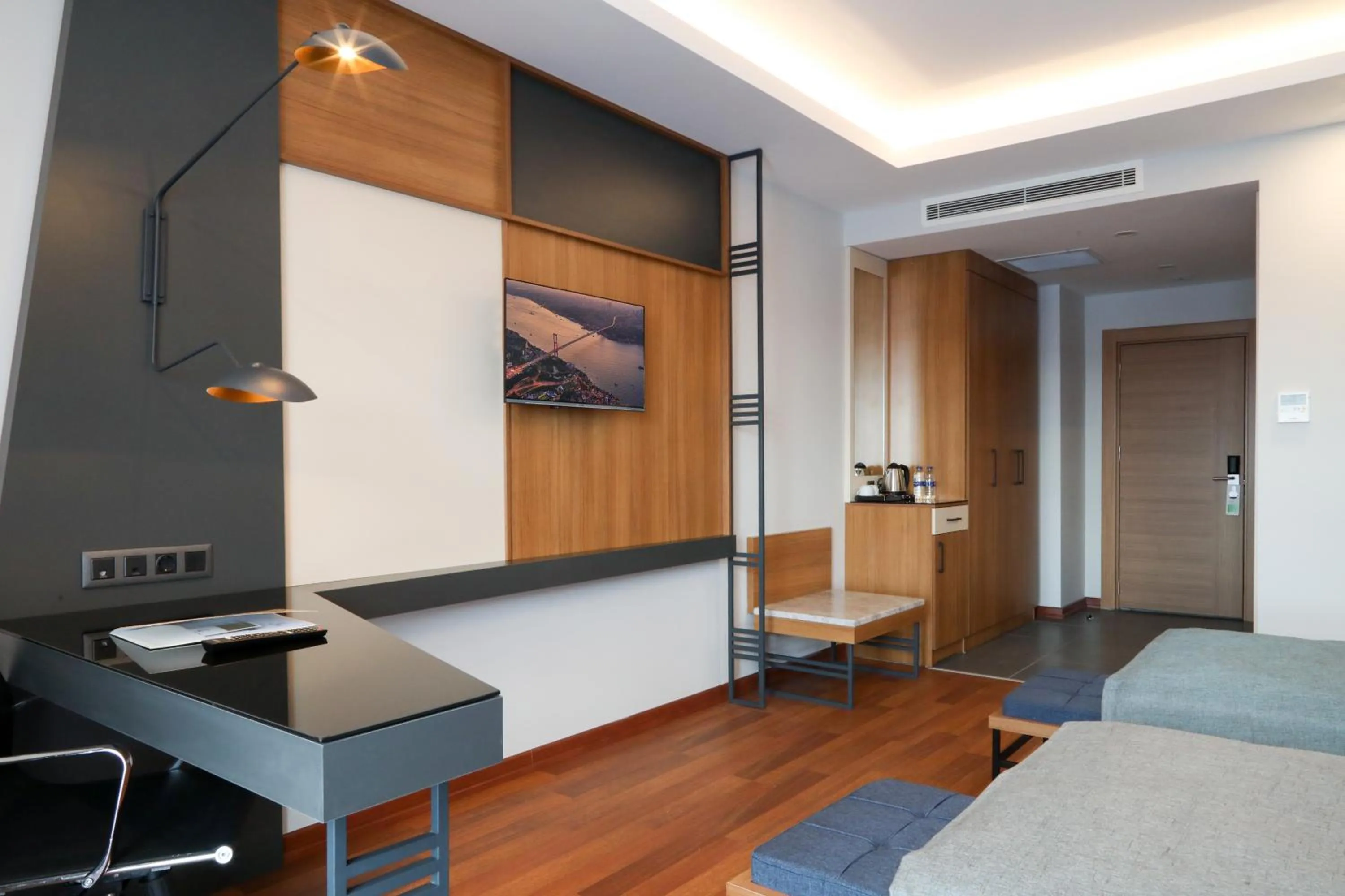 Seating area, Bed in Expoist Hotel