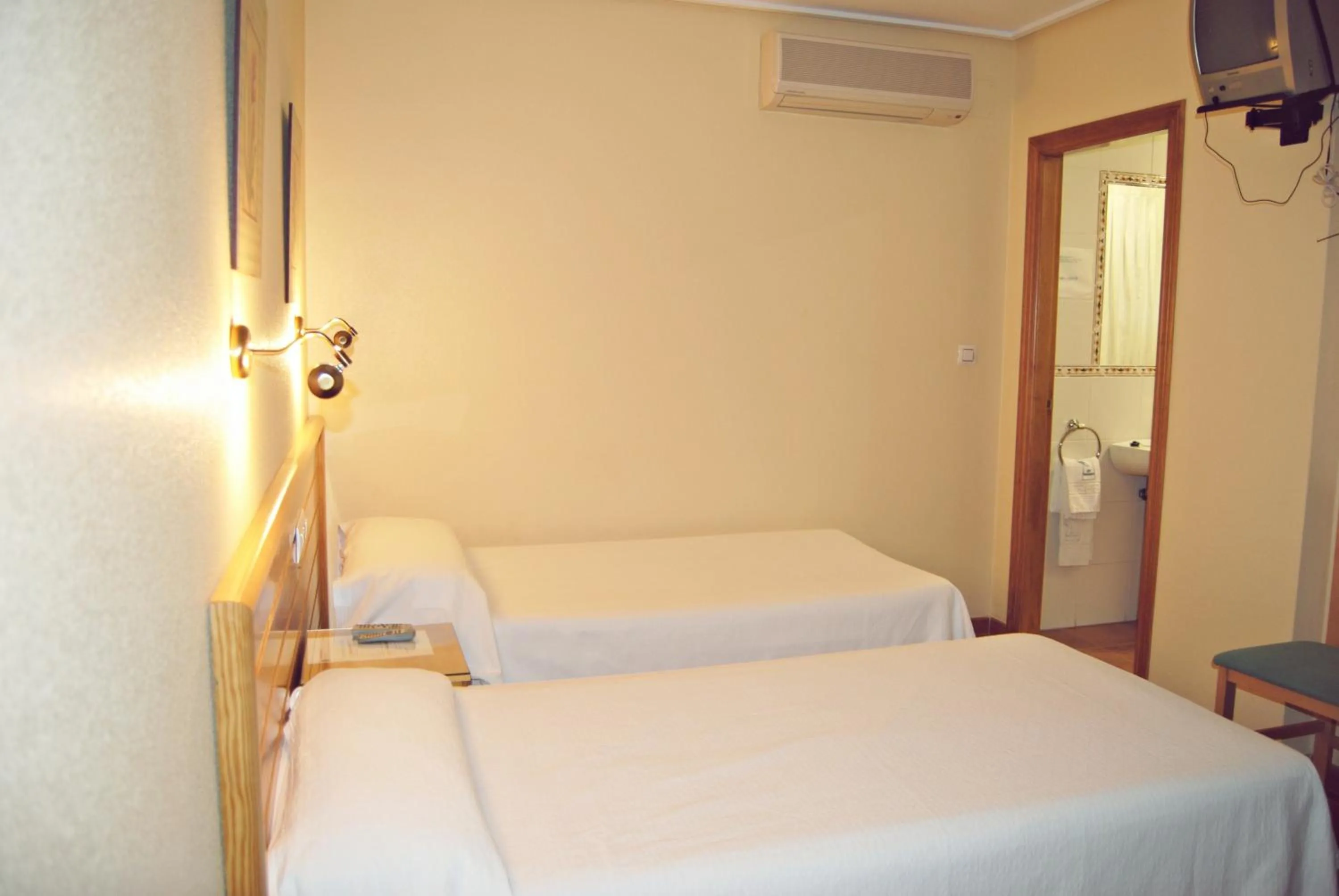 Photo of the whole room, Bed in Hotel Los Molinos