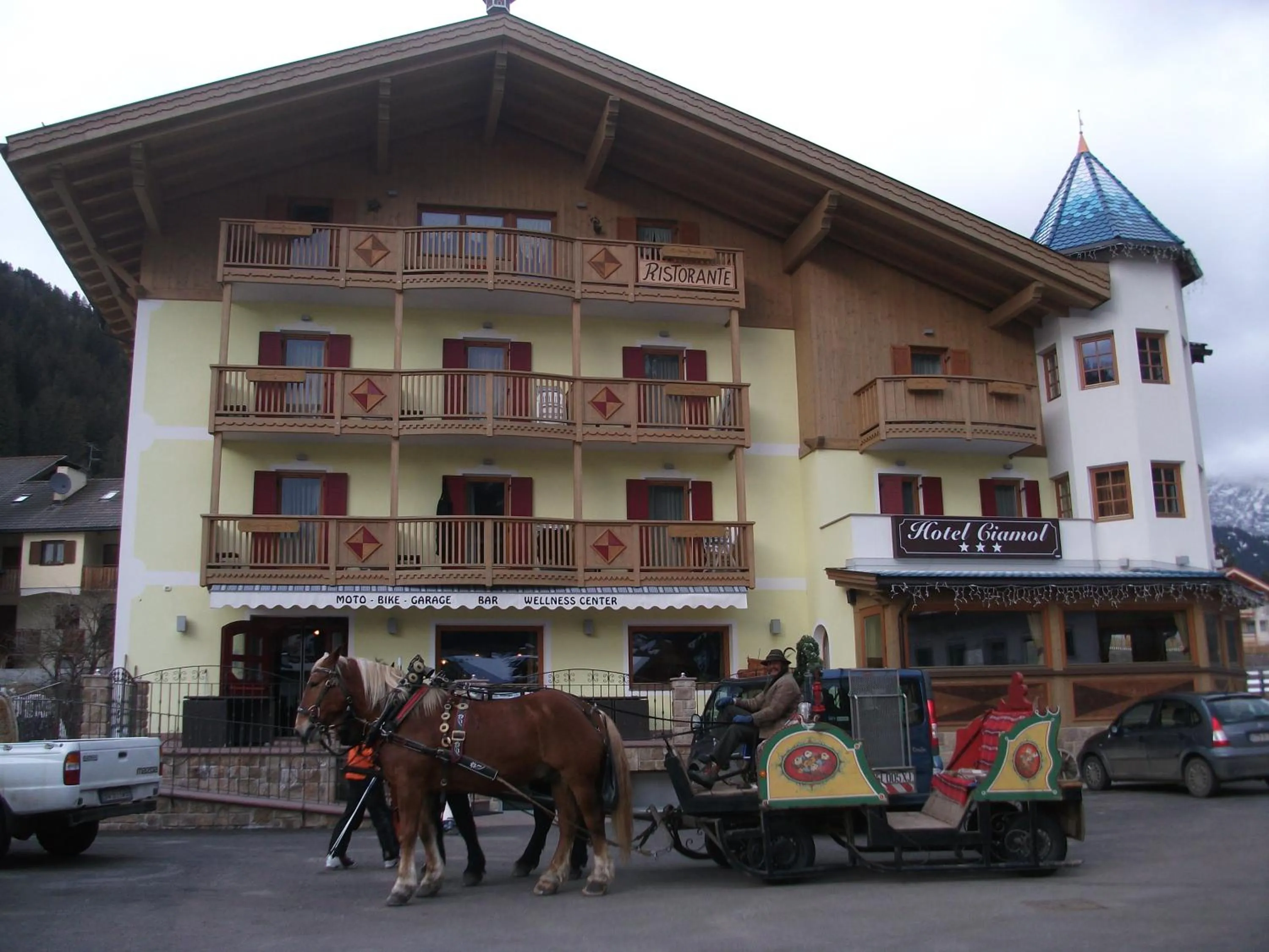 Facade/entrance in Hotel Ciamol