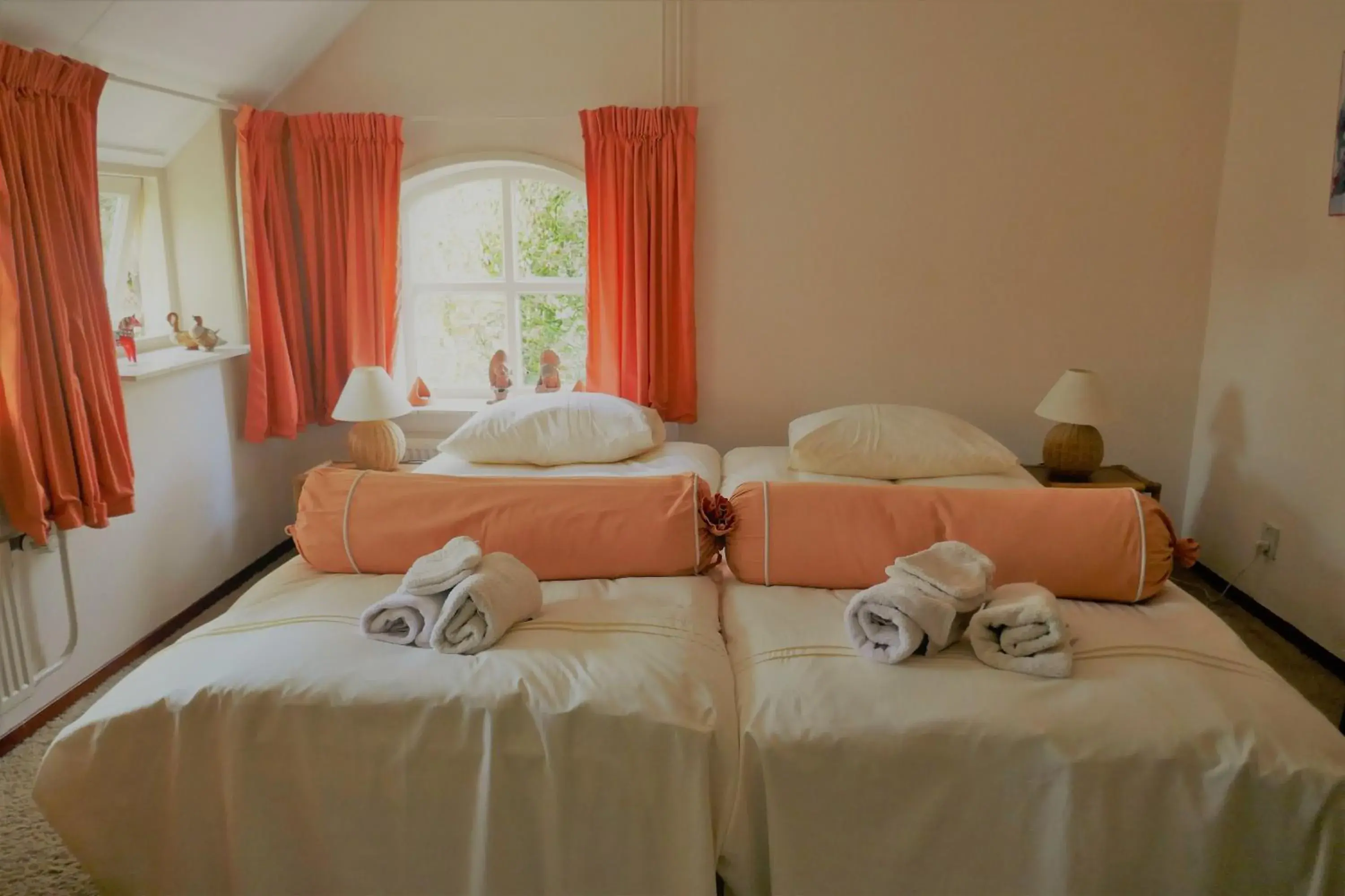 Twin Room with Shared Bathroom in Rezonans Twin Room with Shared Bathroom in Rezonans