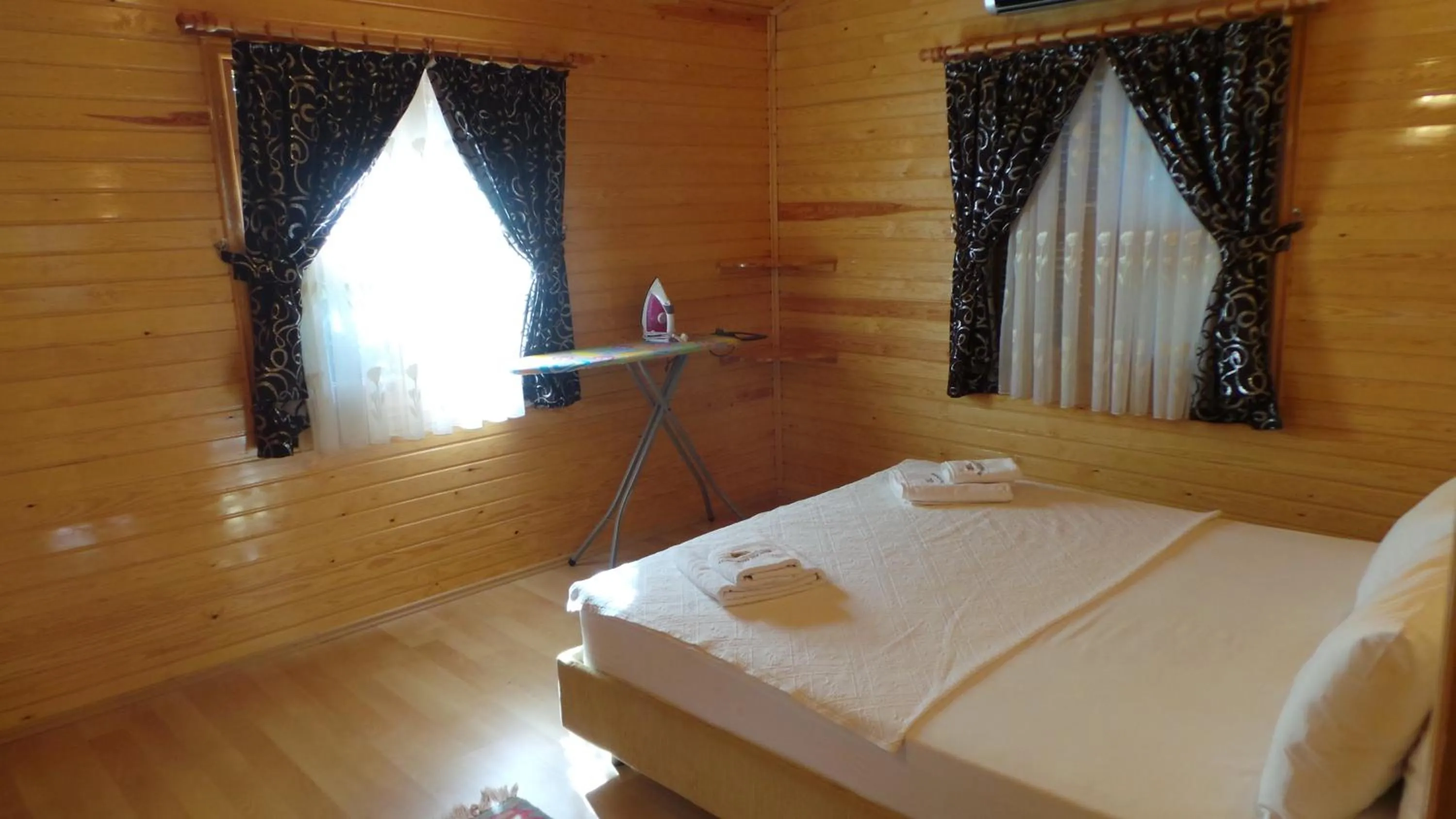 Bed in Mercan Bungalow