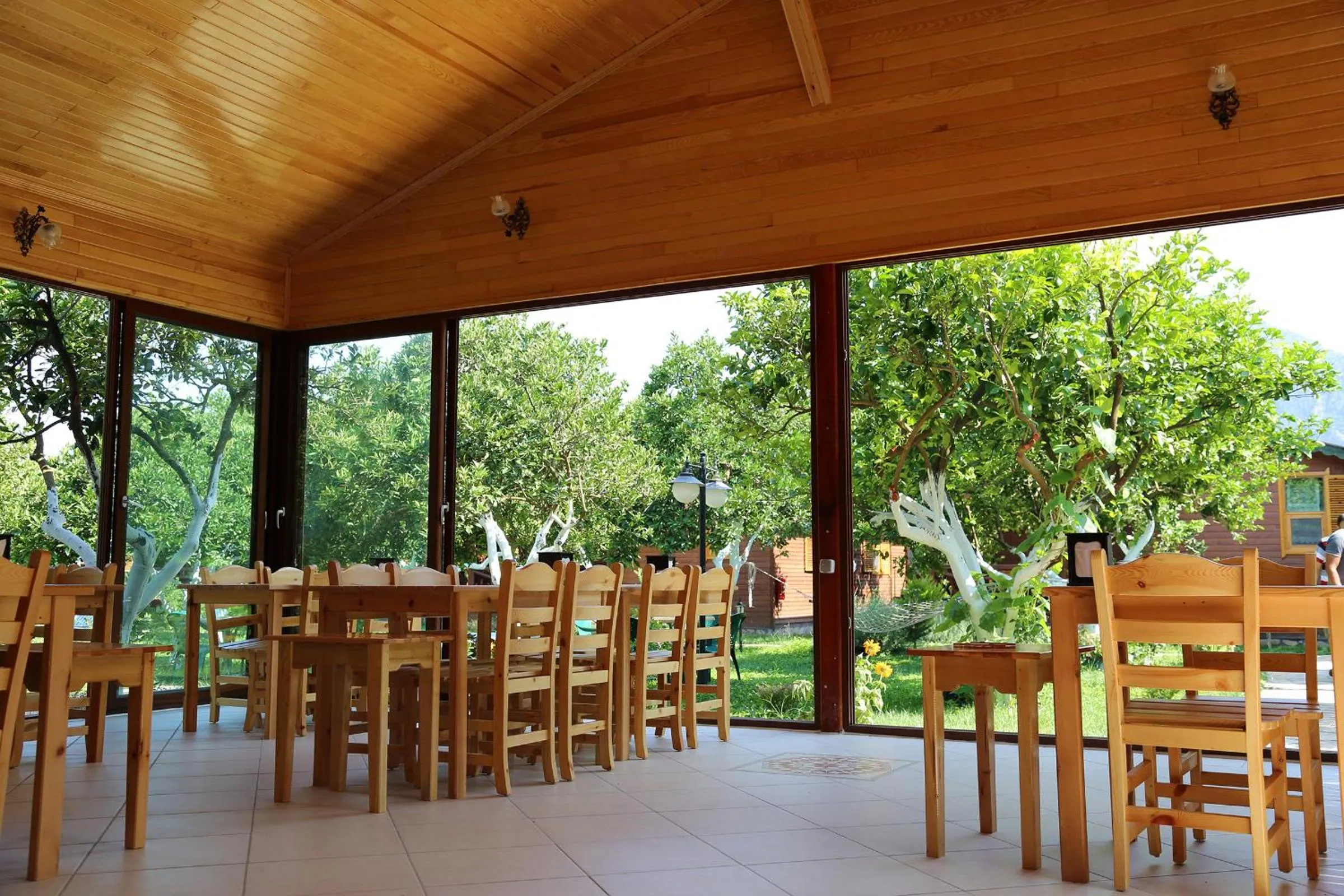 Restaurant/places to eat in Mercan Bungalow