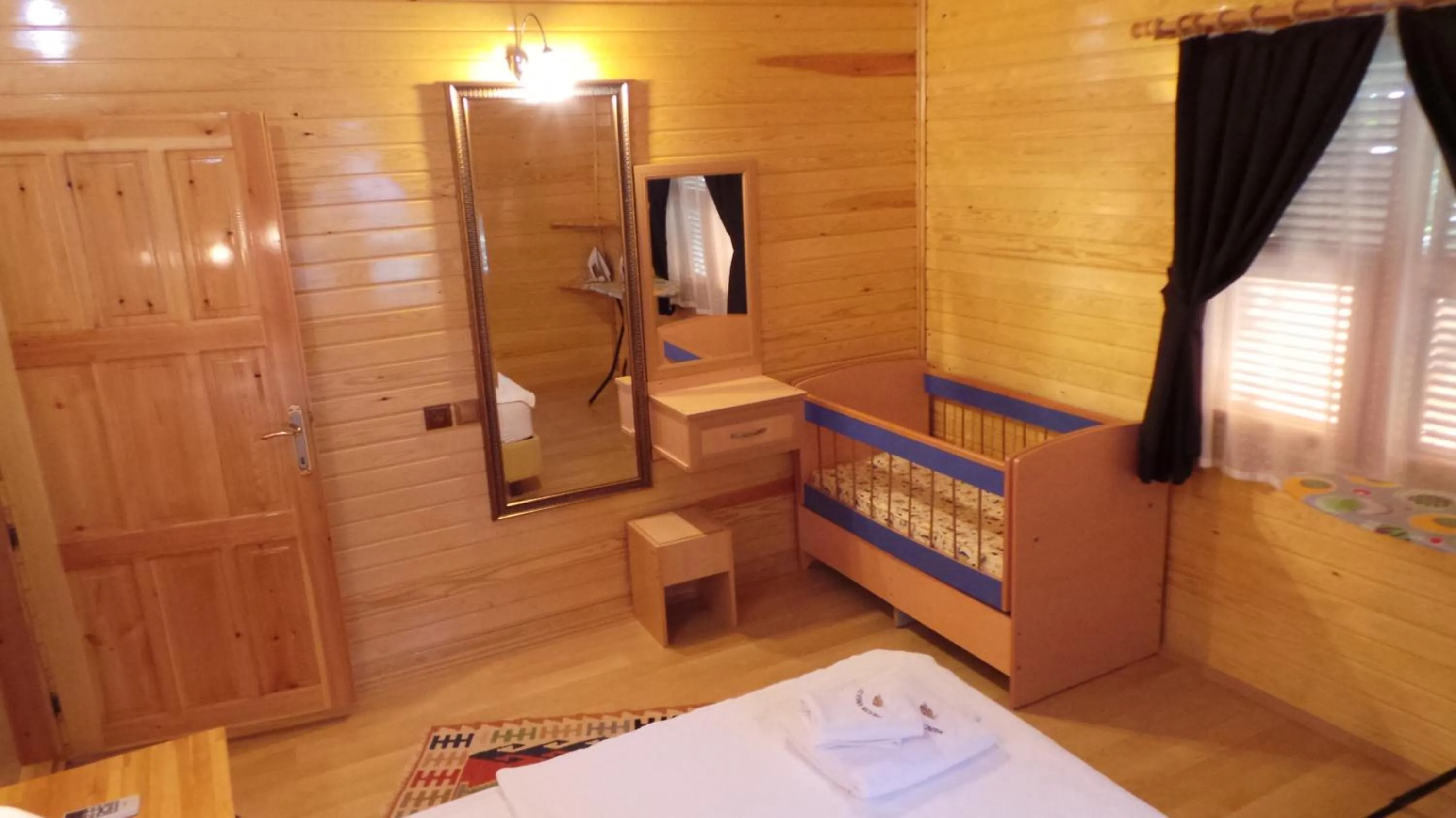 Photo of the whole room, Bed in Mercan Bungalow