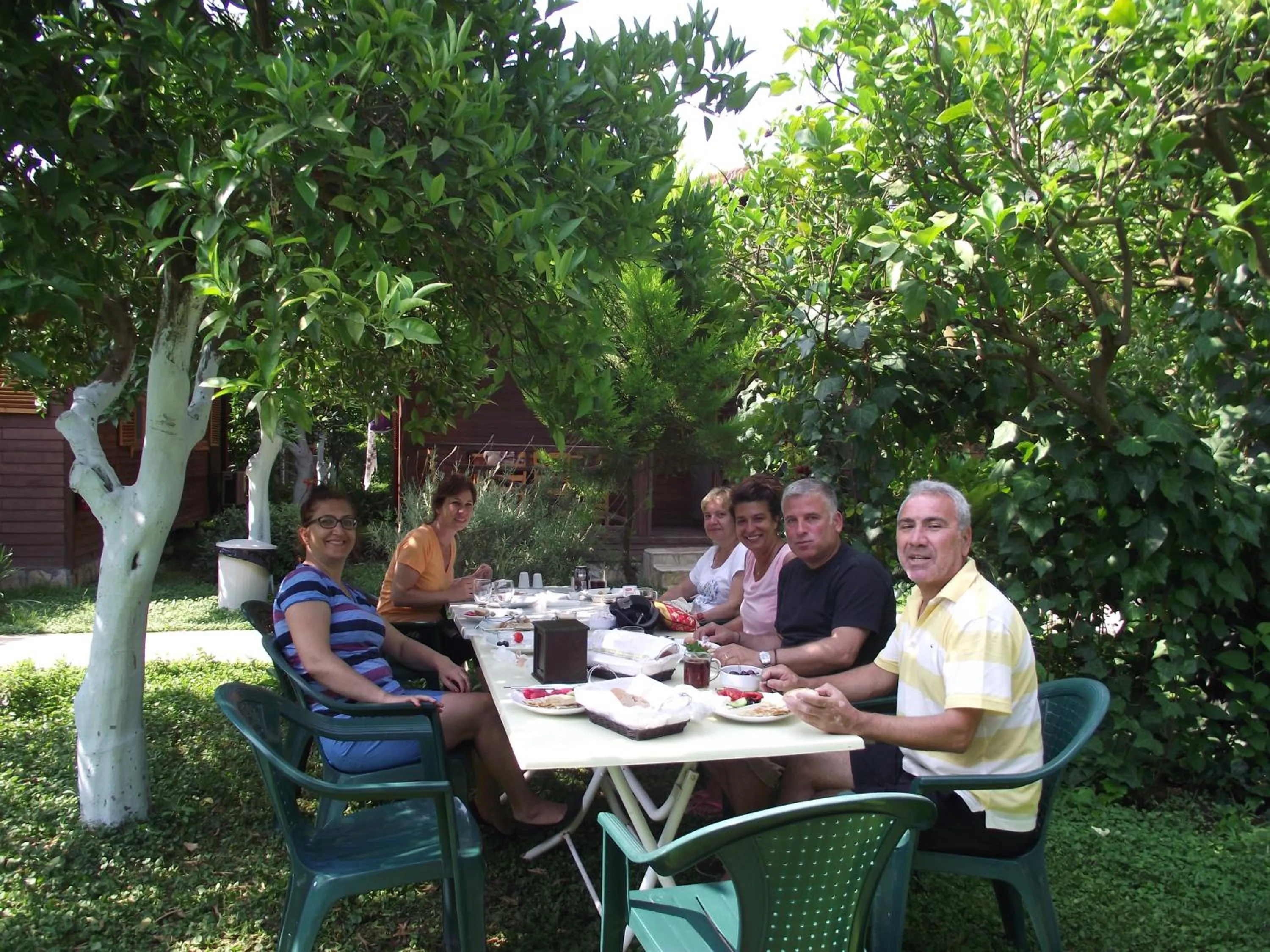 group of guests in Mercan Bungalow