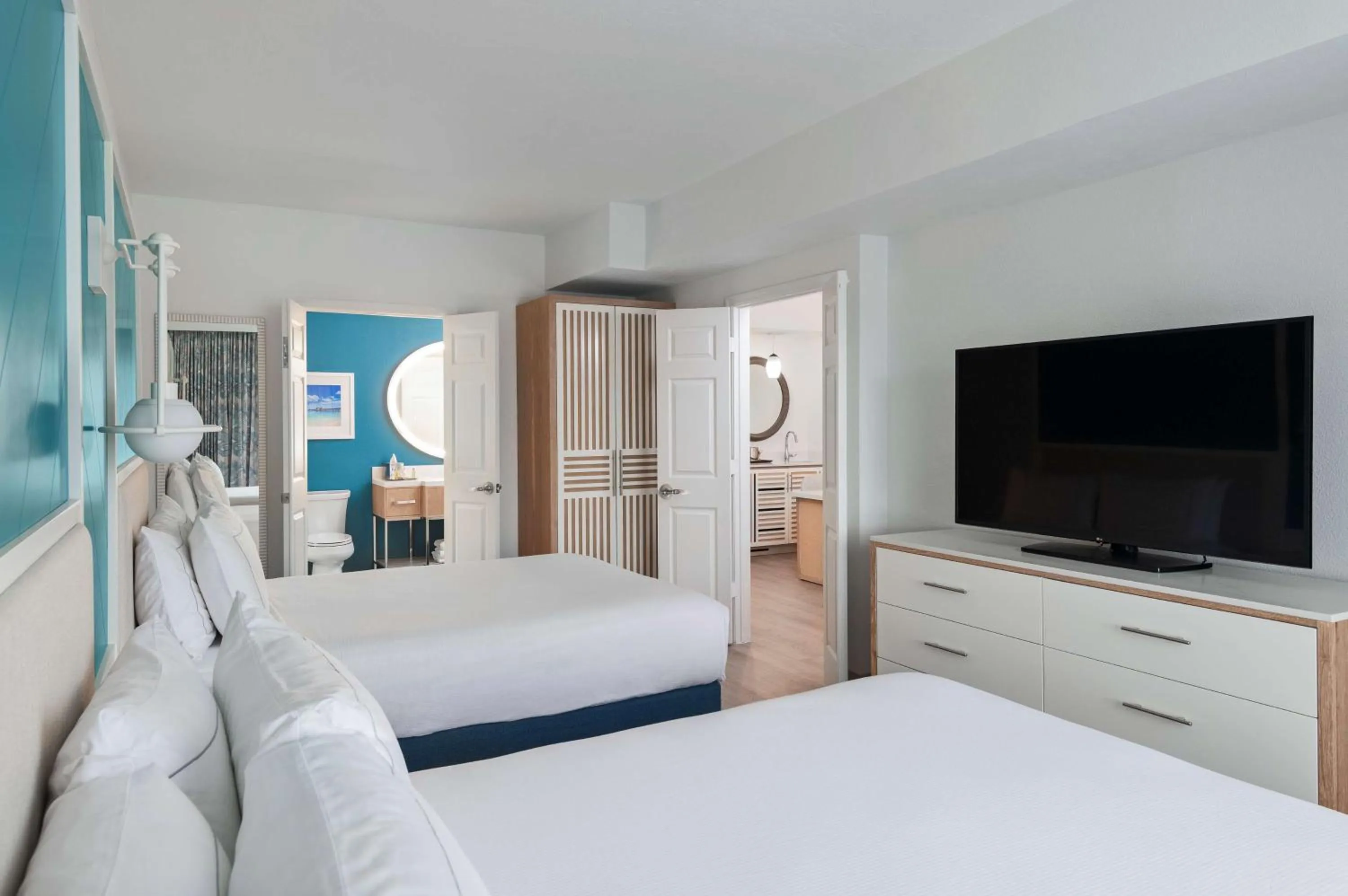 Bedroom, Bed in DoubleTree Suites by Hilton Naples