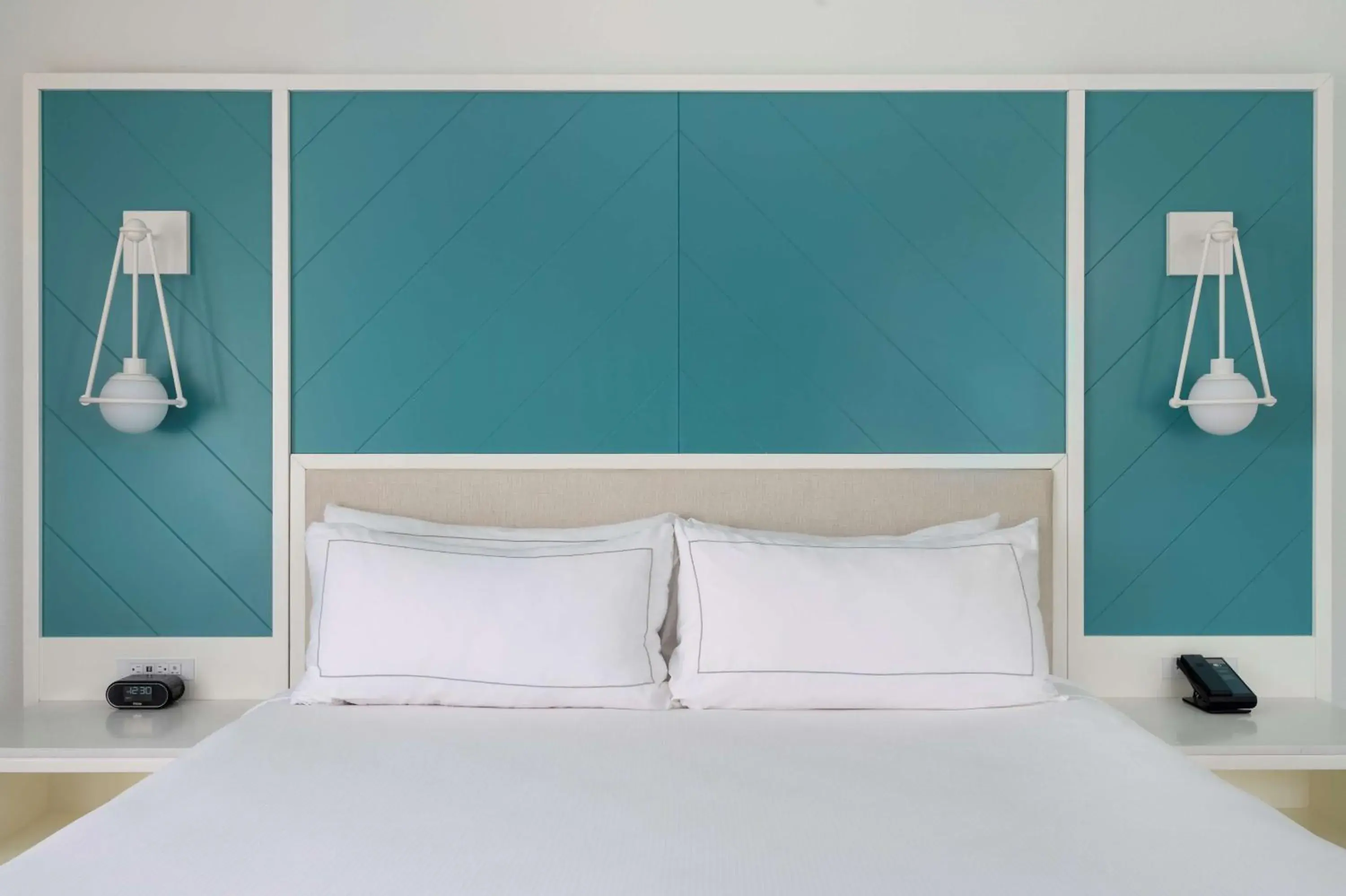 Bed in DoubleTree Suites by Hilton Naples Bed in DoubleTree Suites by Hilton Naples