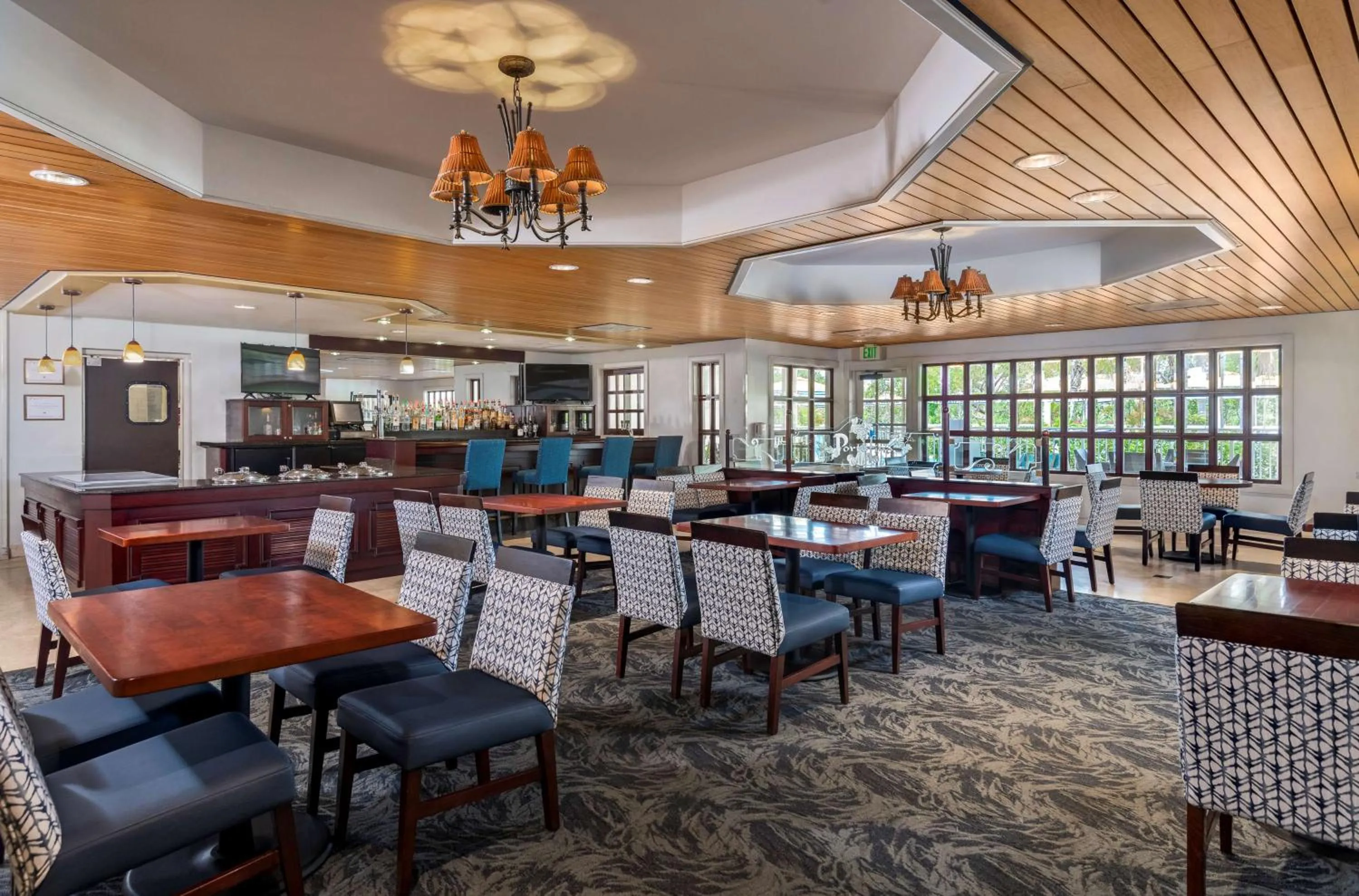 Restaurant/places to eat in DoubleTree Suites by Hilton Naples