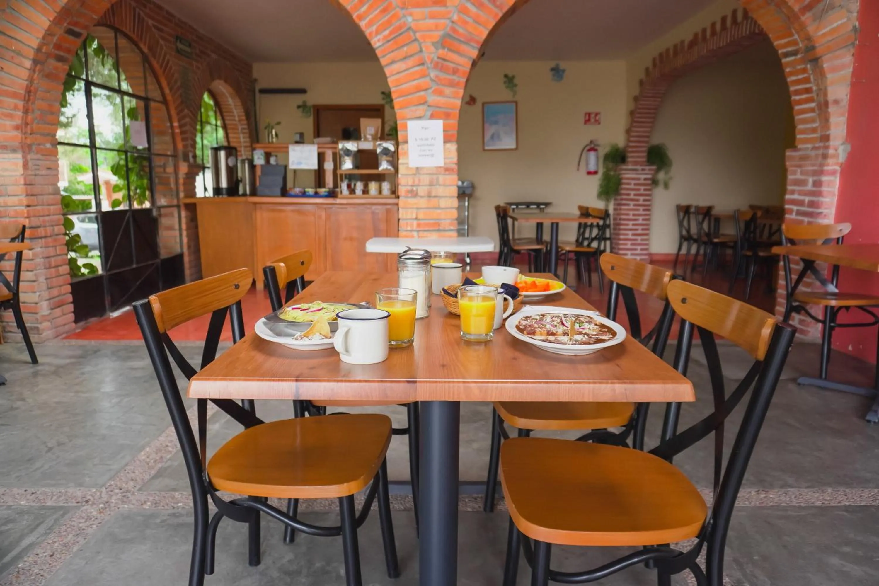 Restaurant/places to eat in Hotel RV Park San Ramón