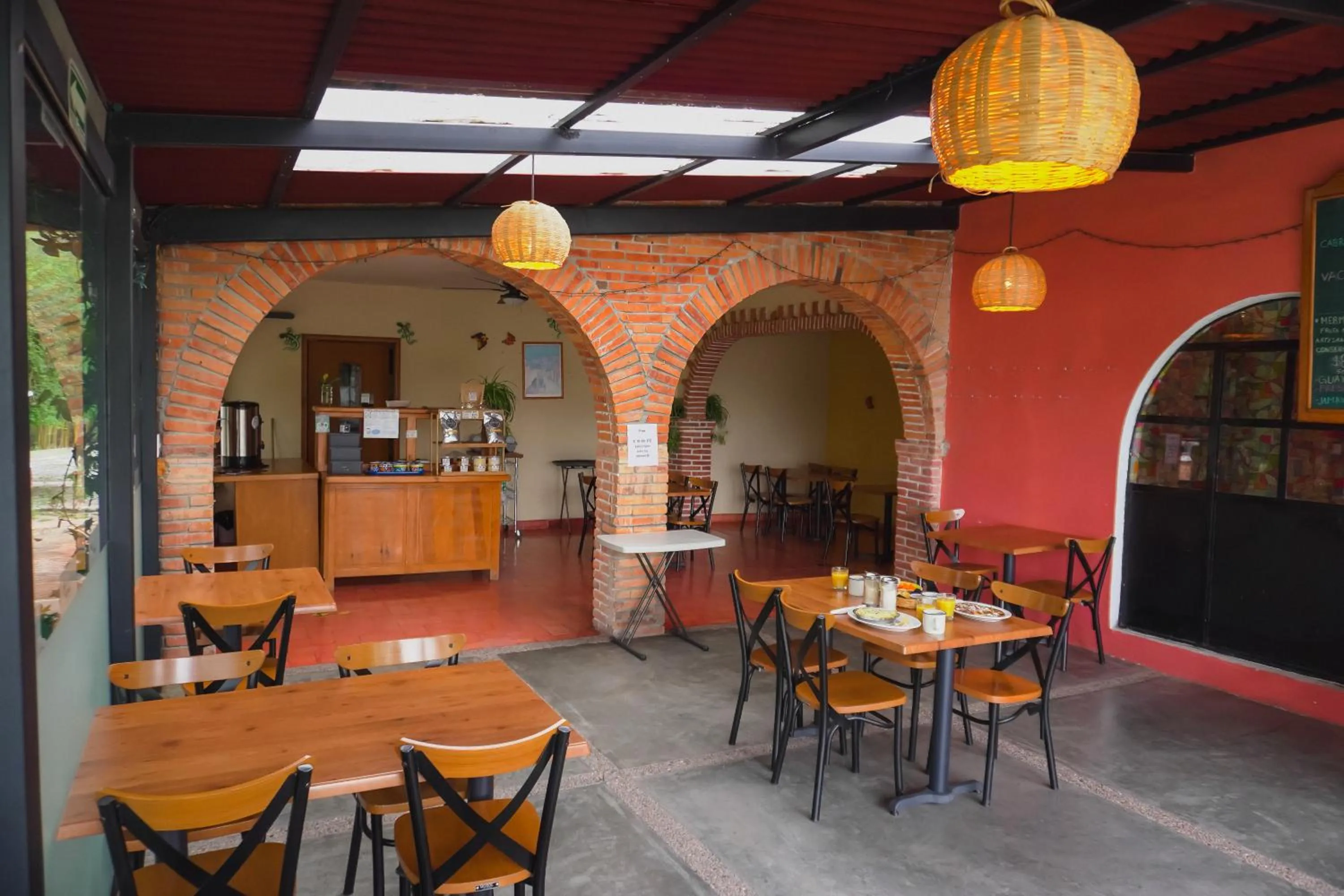 Restaurant/places to eat in Hotel RV Park San Ramón