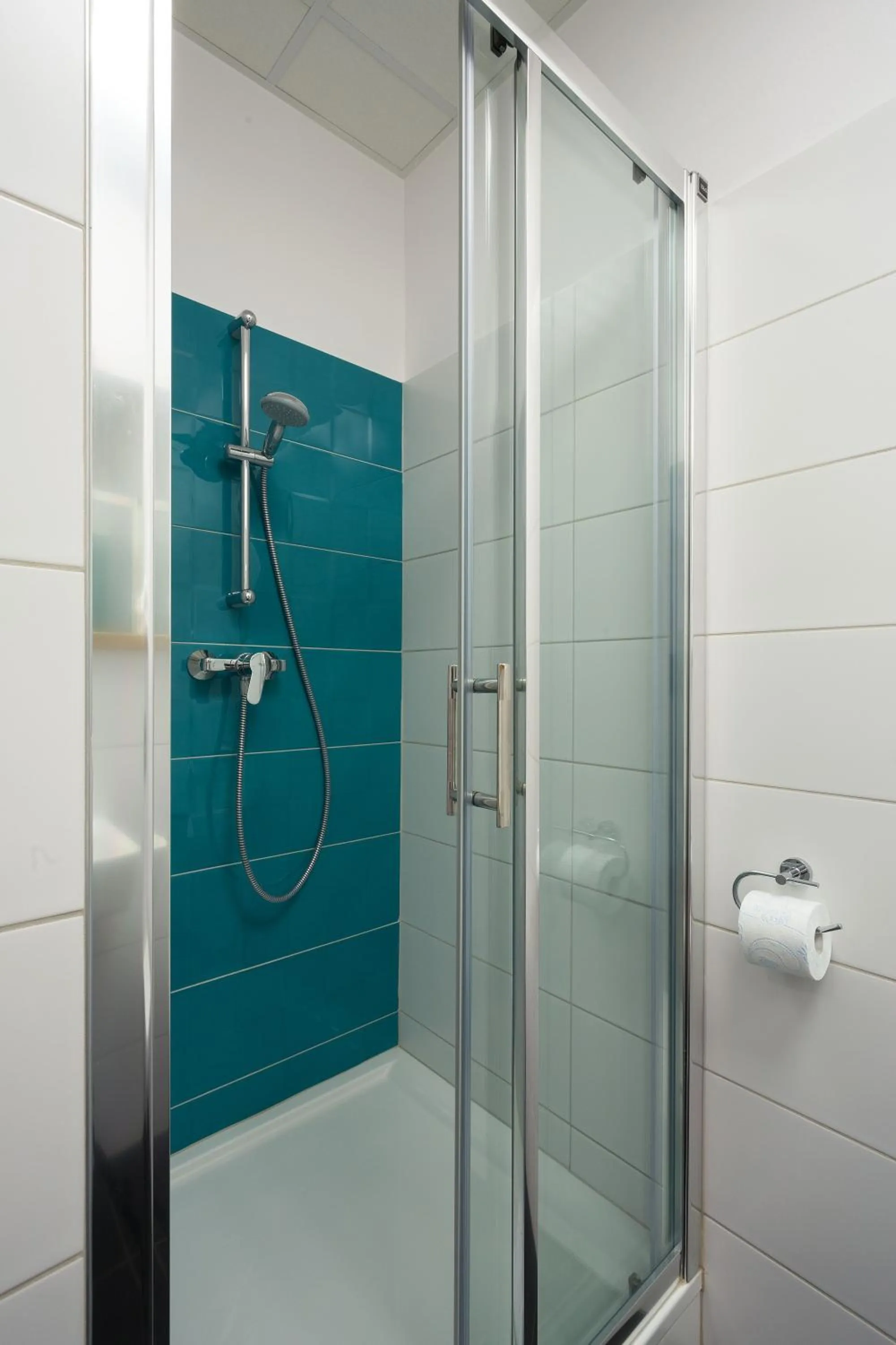 Shower in Hotel Traffic Poznań Stare Miasto