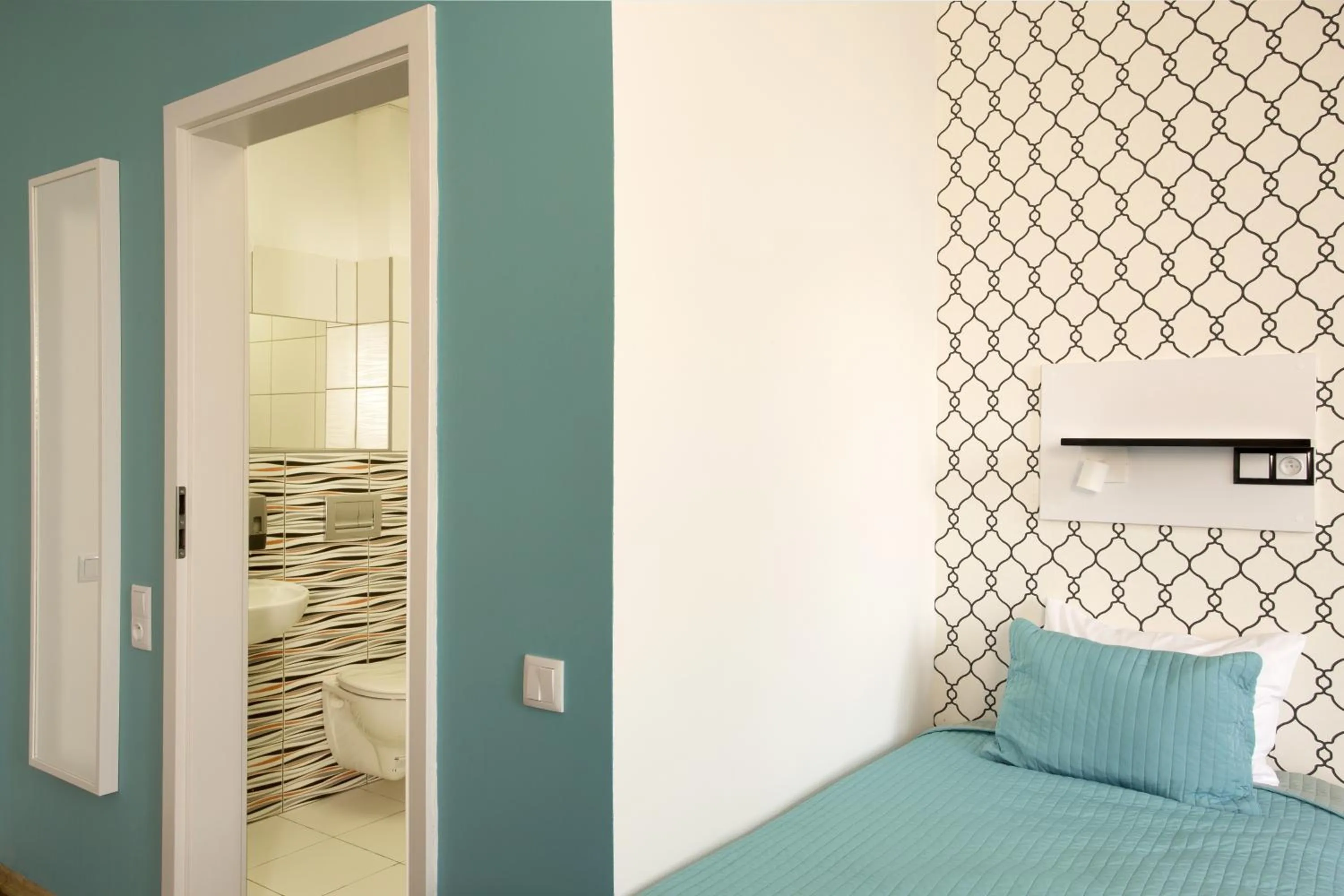 Bathroom, Bed in Hotel Traffic Poznań Stare Miasto