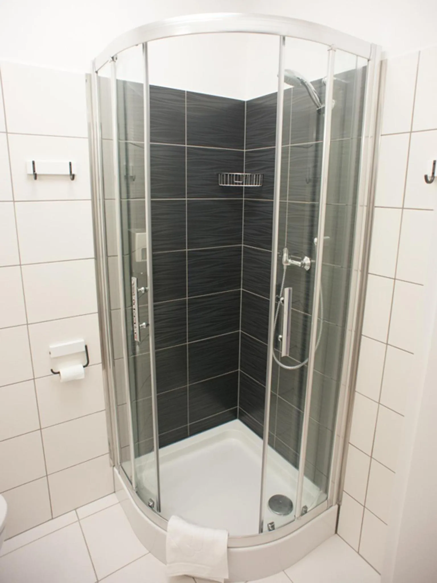 Shower in Hotel Traffic Poznań Stare Miasto