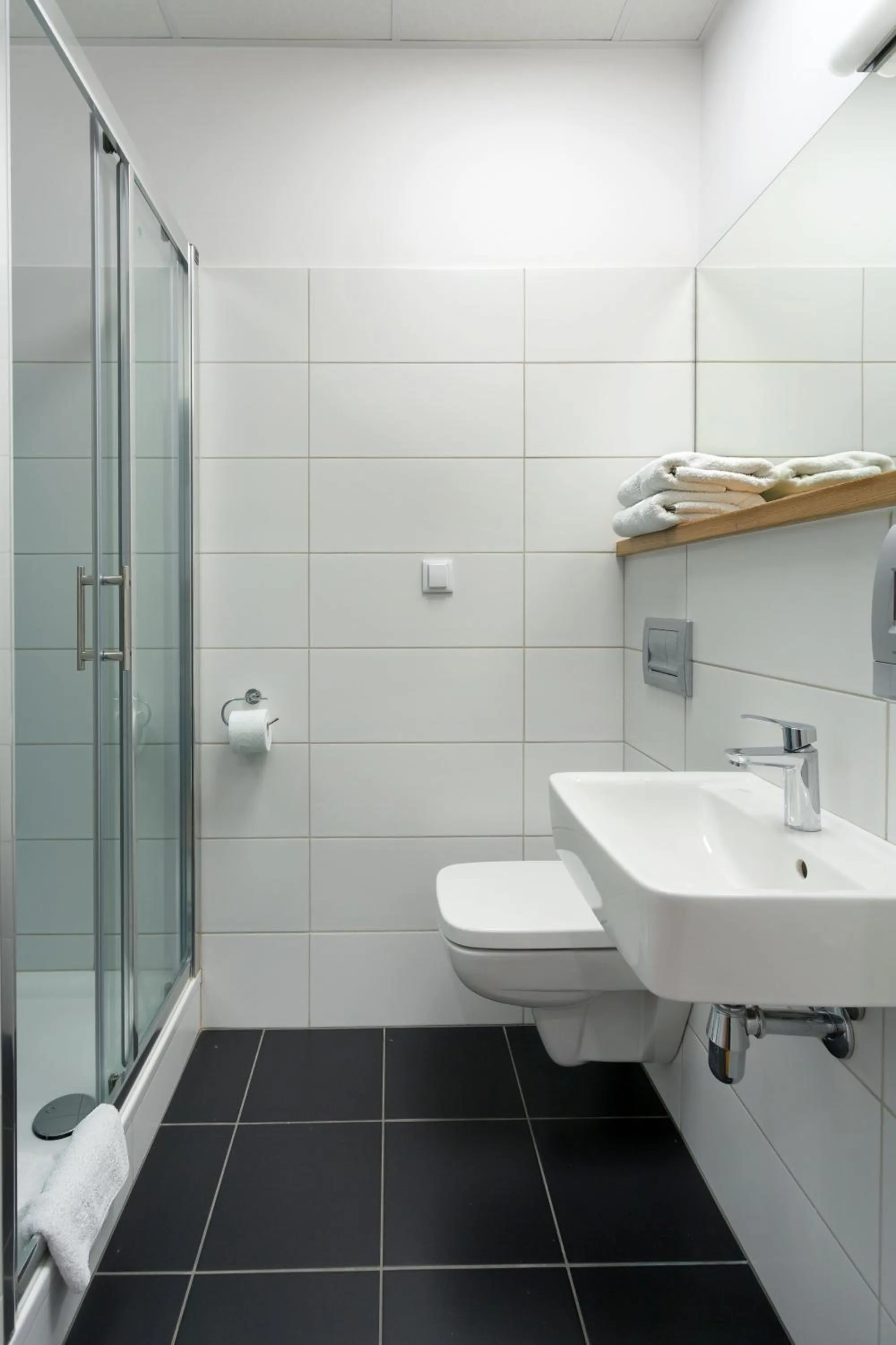 Shower in Hotel Traffic Poznań Stare Miasto