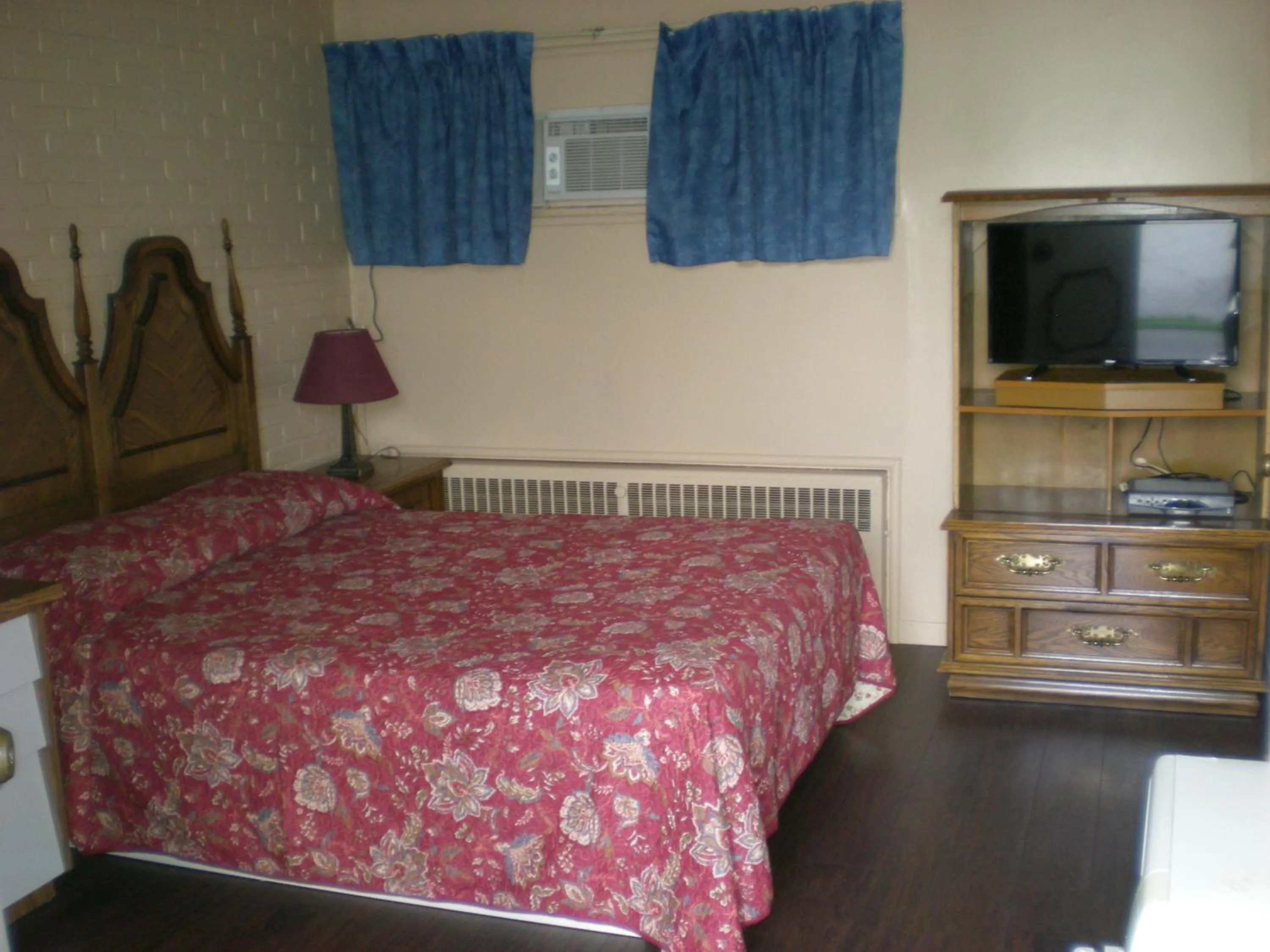 Bedroom, Bed in Motel Seigneurie de Vaudreuil