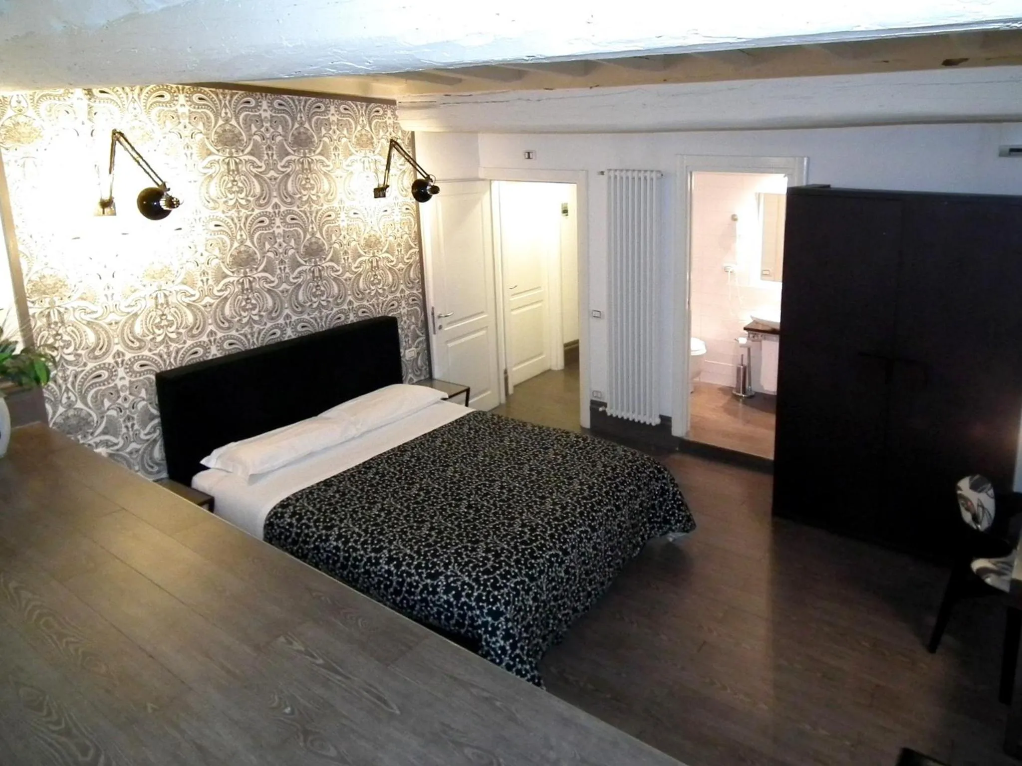 Photo of the whole room, Bed in Relais Palazzo Taverna