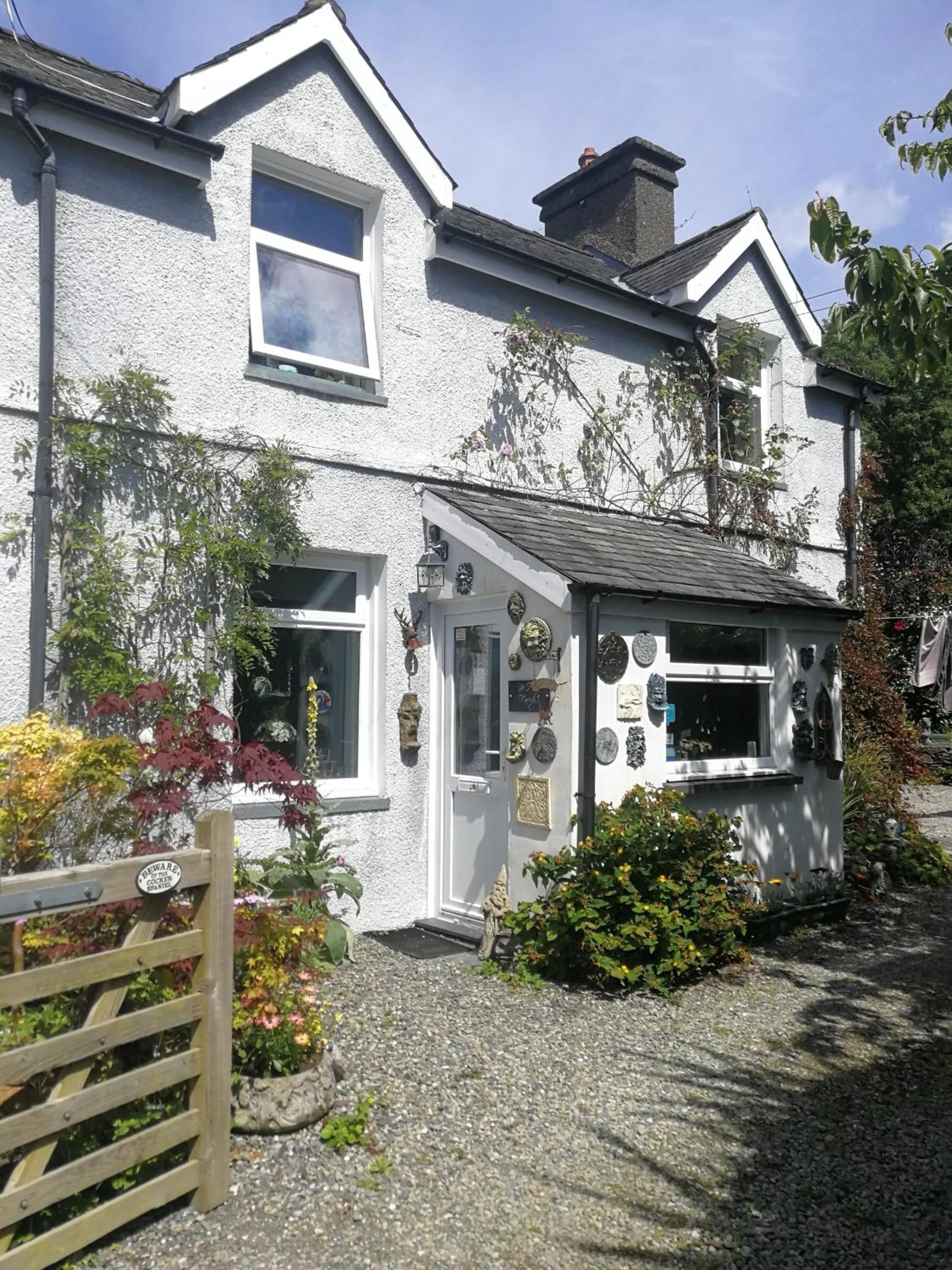 Property building in Yr Hen Farcdy