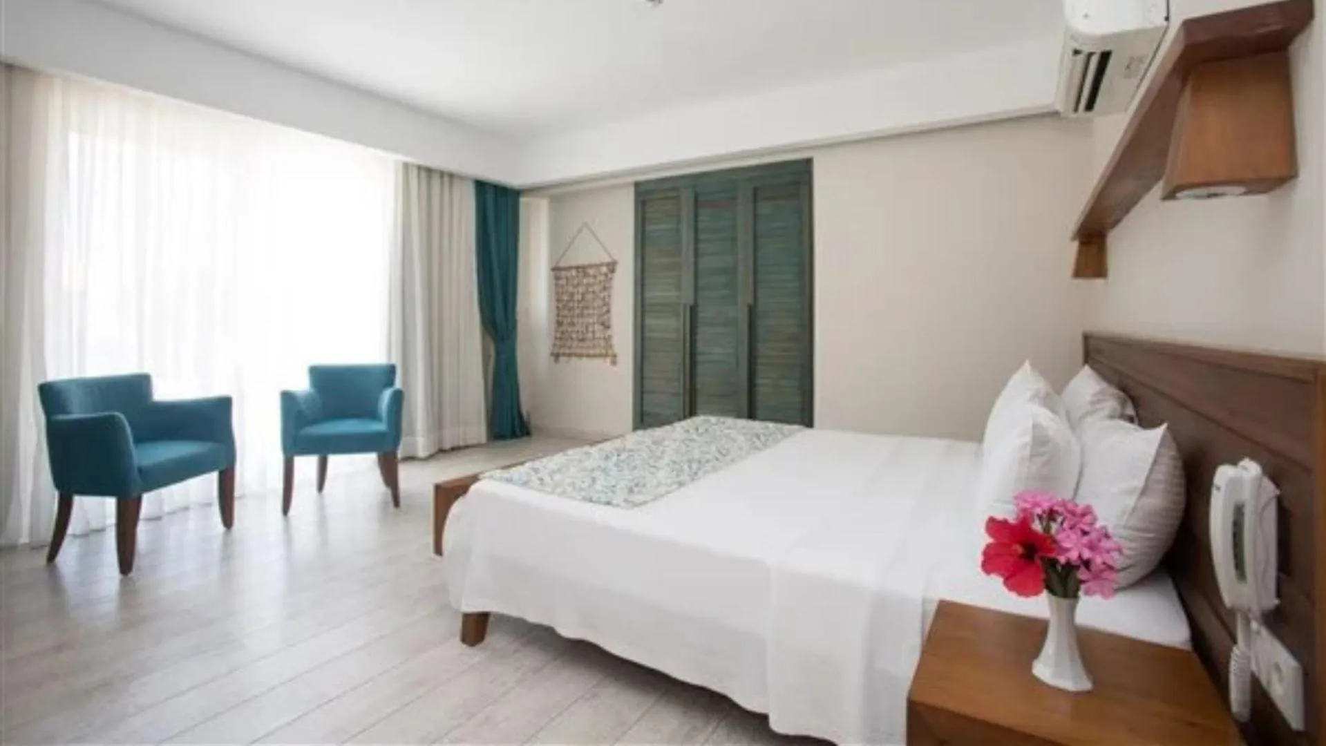 Bedroom, Bed in Dedeminn Marina Hotel