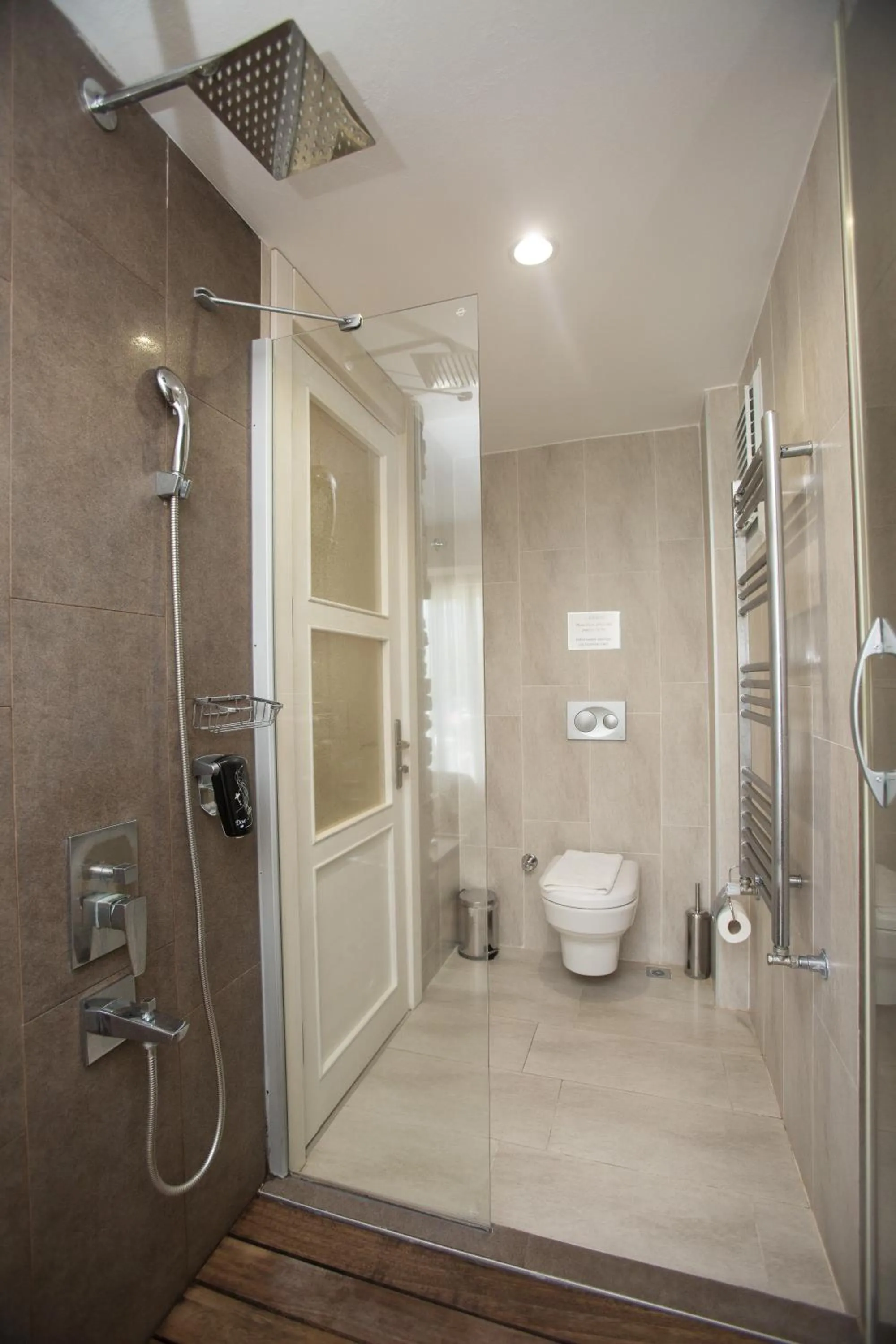 Bathroom in Dedeminn Marina Hotel