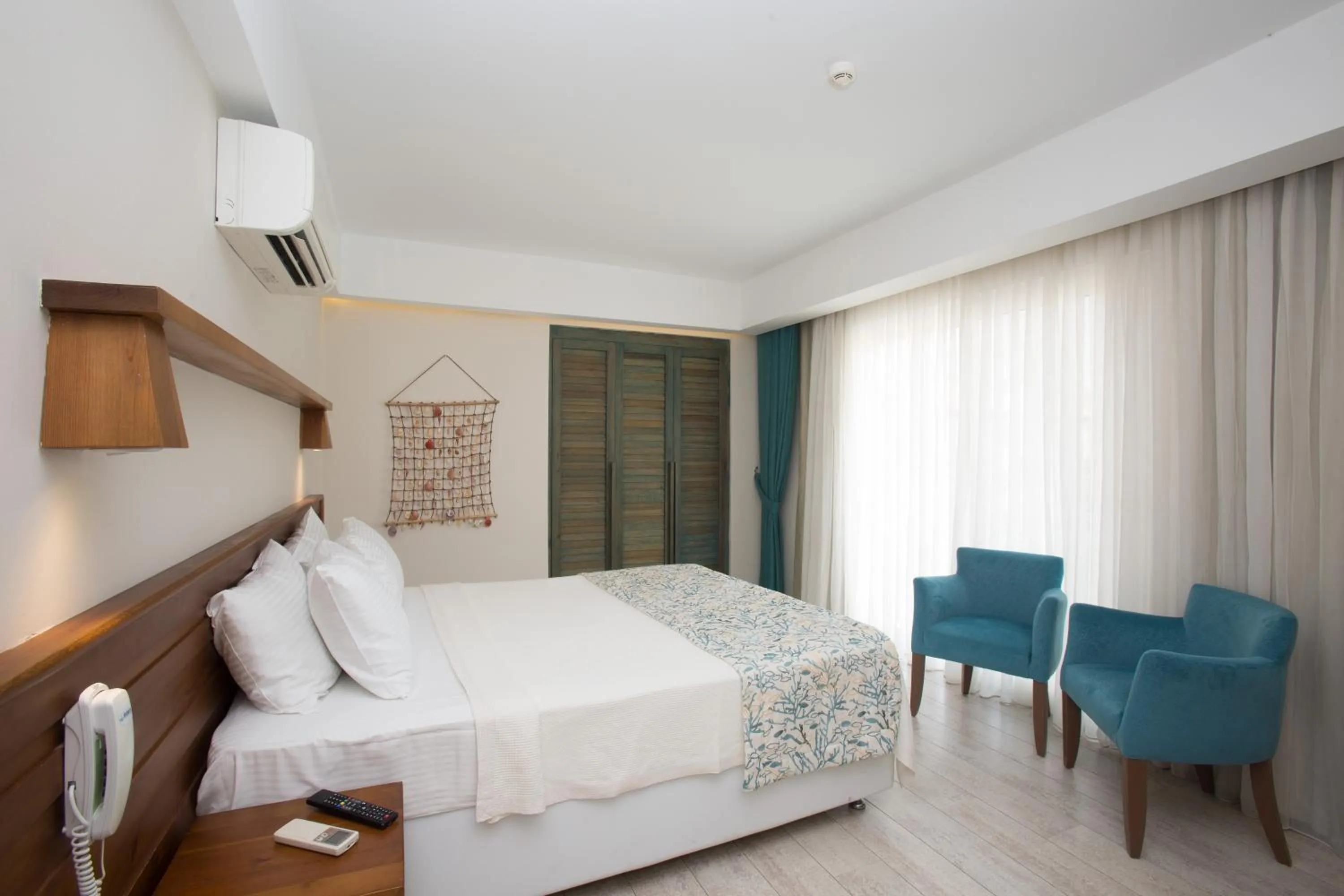 Photo of the whole room, Bed in Dedeminn Marina Hotel