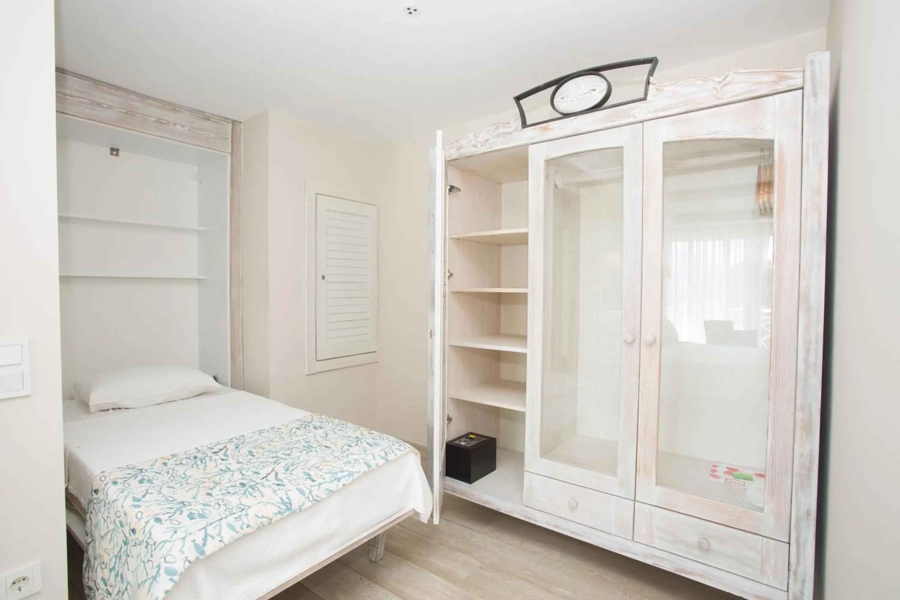 Spring, Bed in Dedeminn Marina Hotel Spring, Bed in Dedeminn Marina Hotel