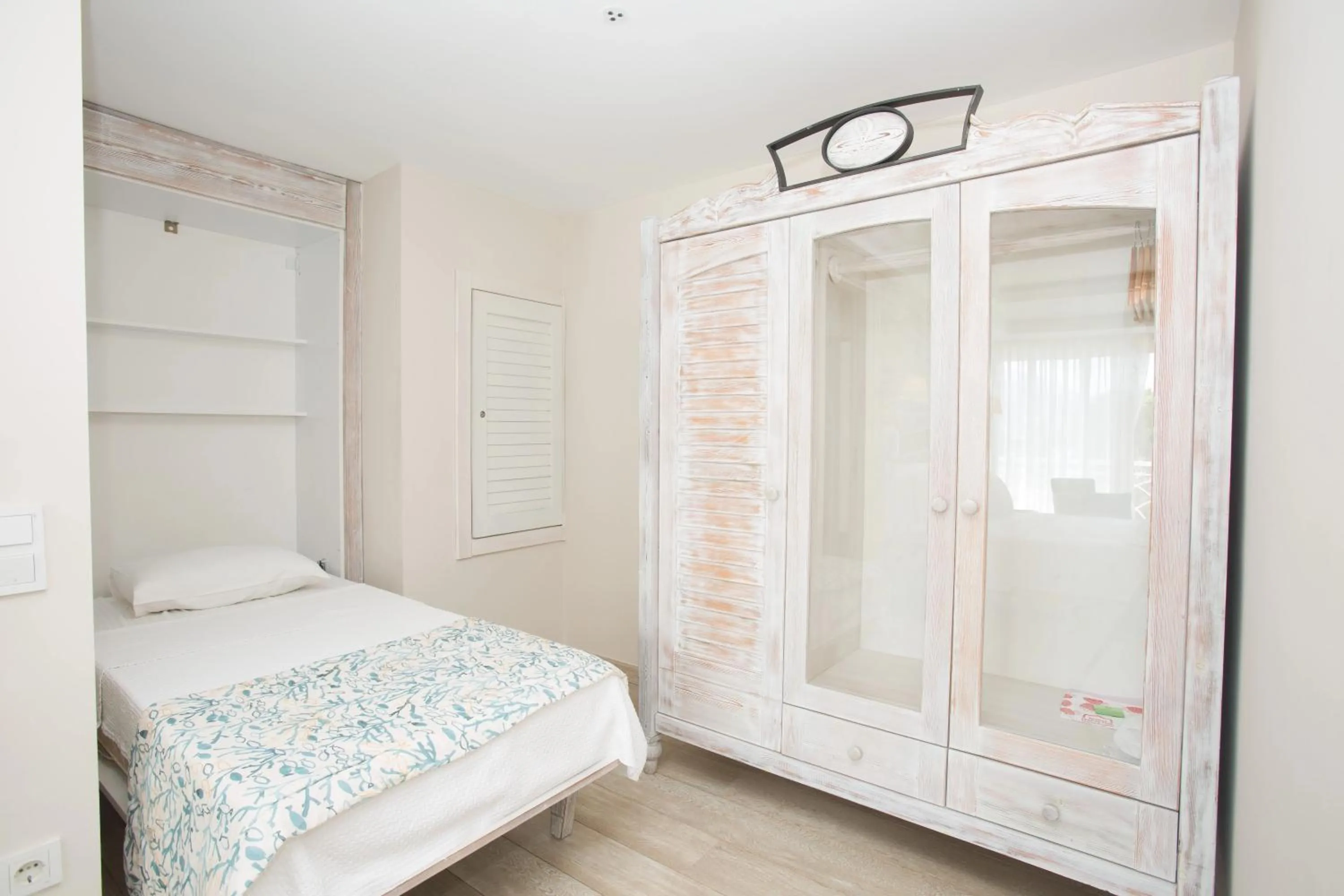 Bed in Dedeminn Marina Hotel