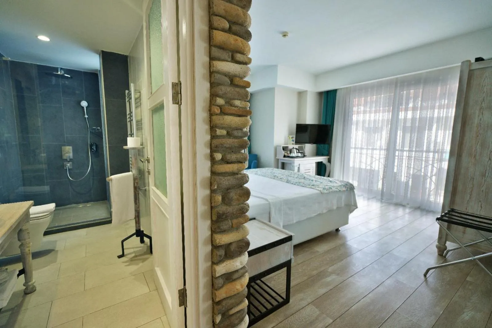 Photo of the whole room, Bed in Dedeminn Marina Hotel