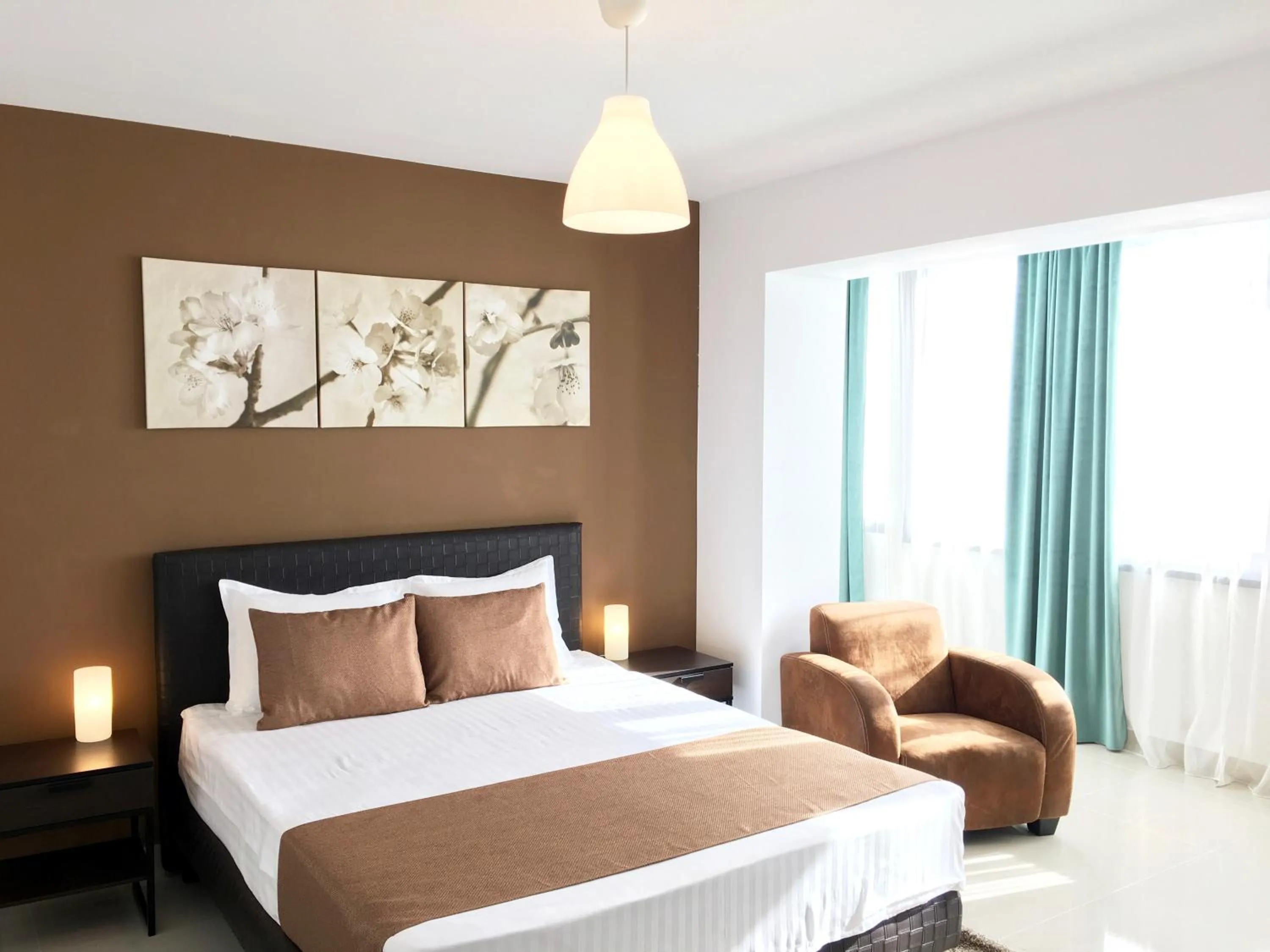 Photo of the whole room, Bed in Elysium