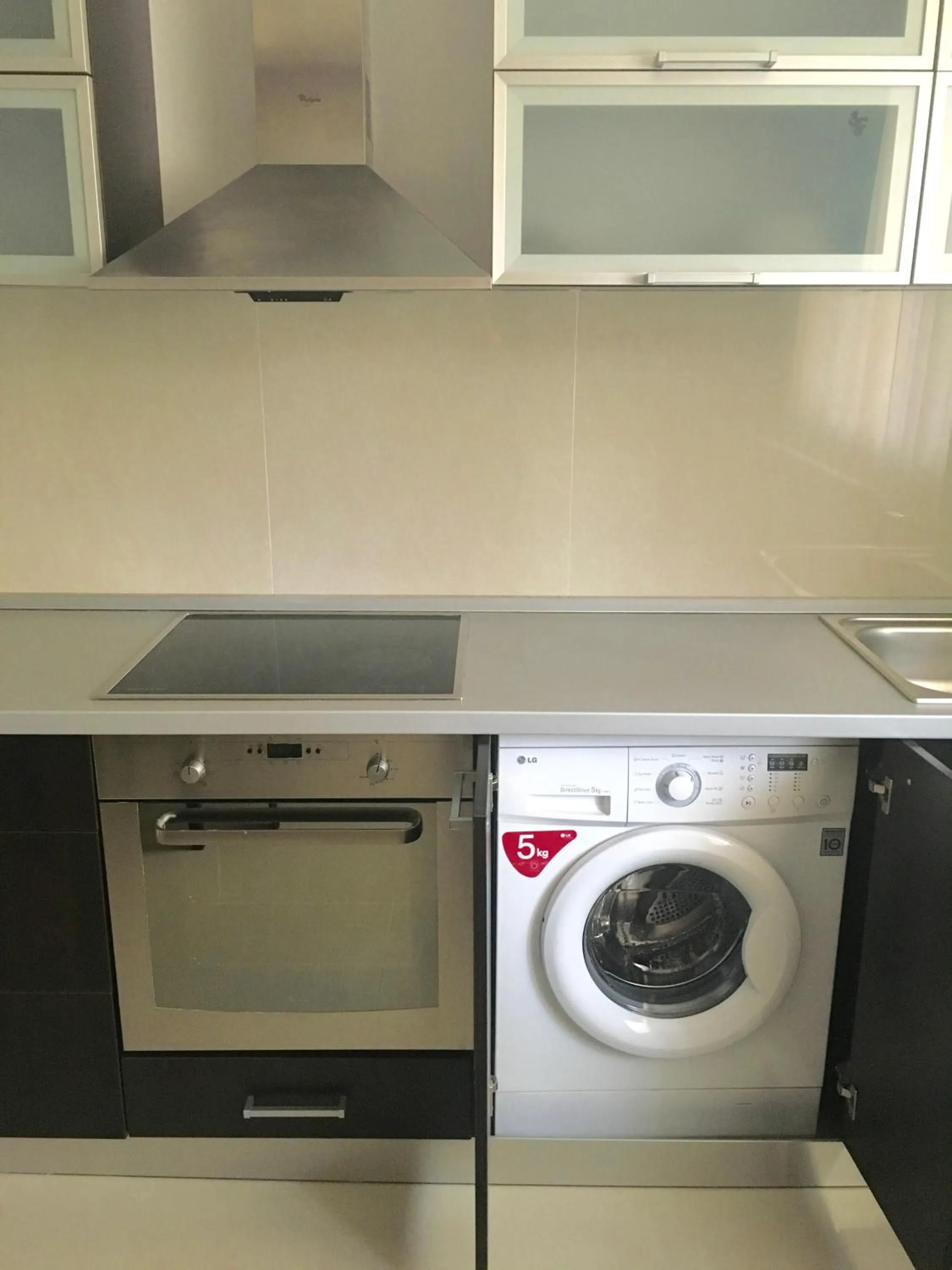 Kitchen or kitchenette in Elysium