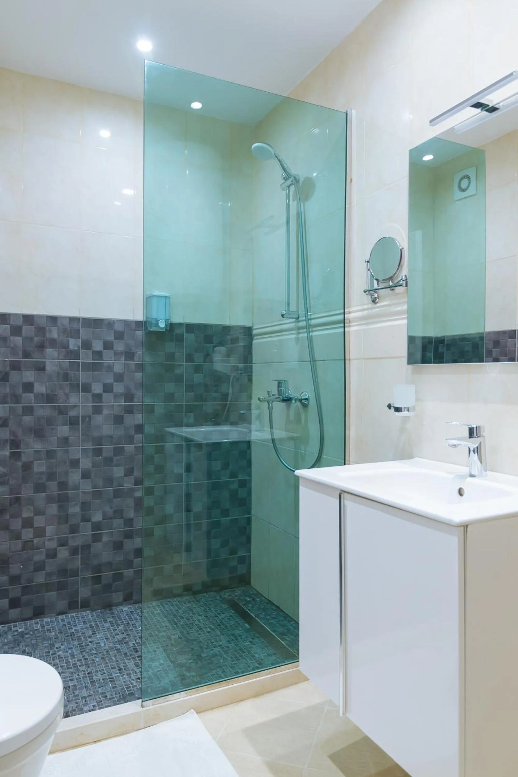 Bathroom in Albanian Star Hotel