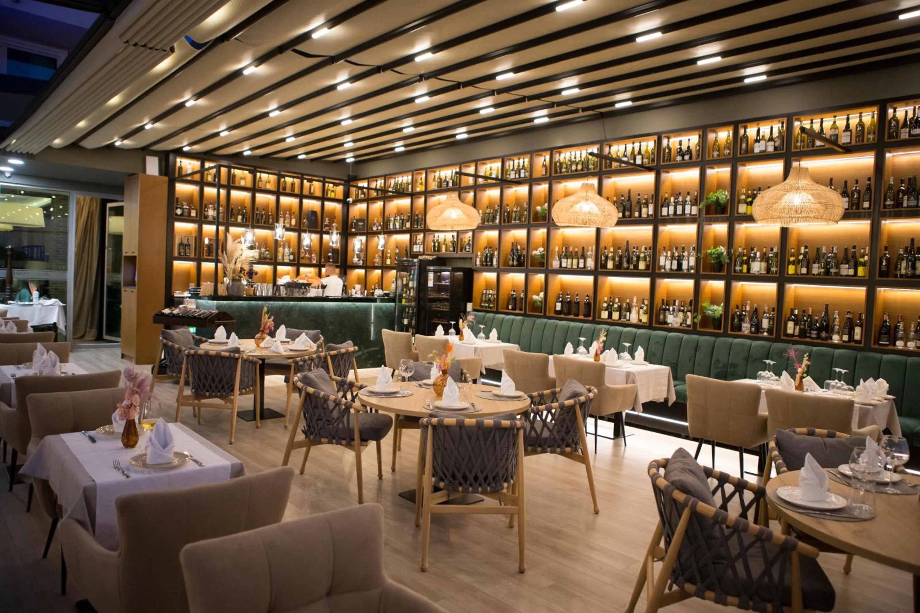 Restaurant/places to eat in Albanian Star Hotel