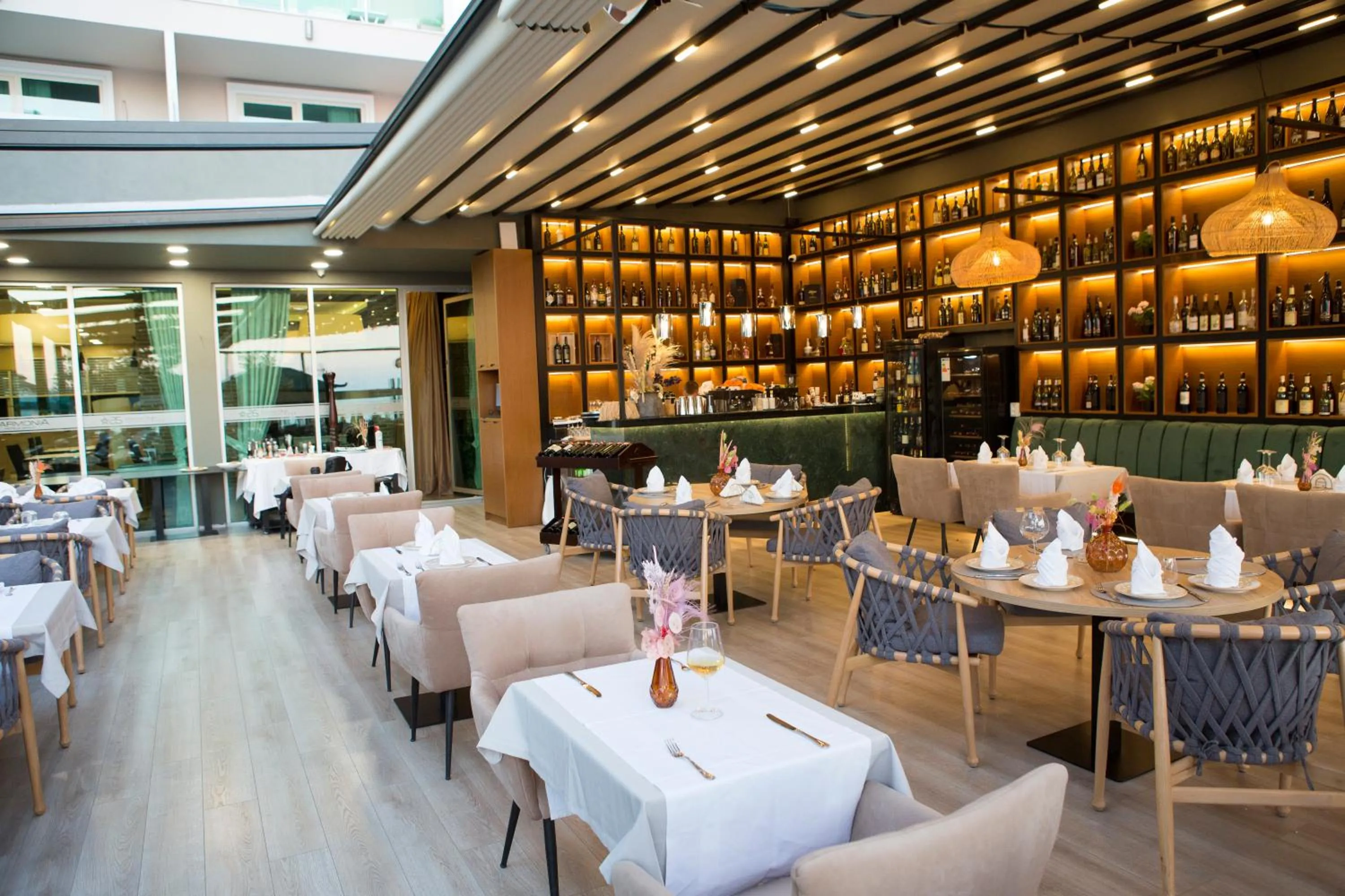 Restaurant/places to eat in Albanian Star Hotel