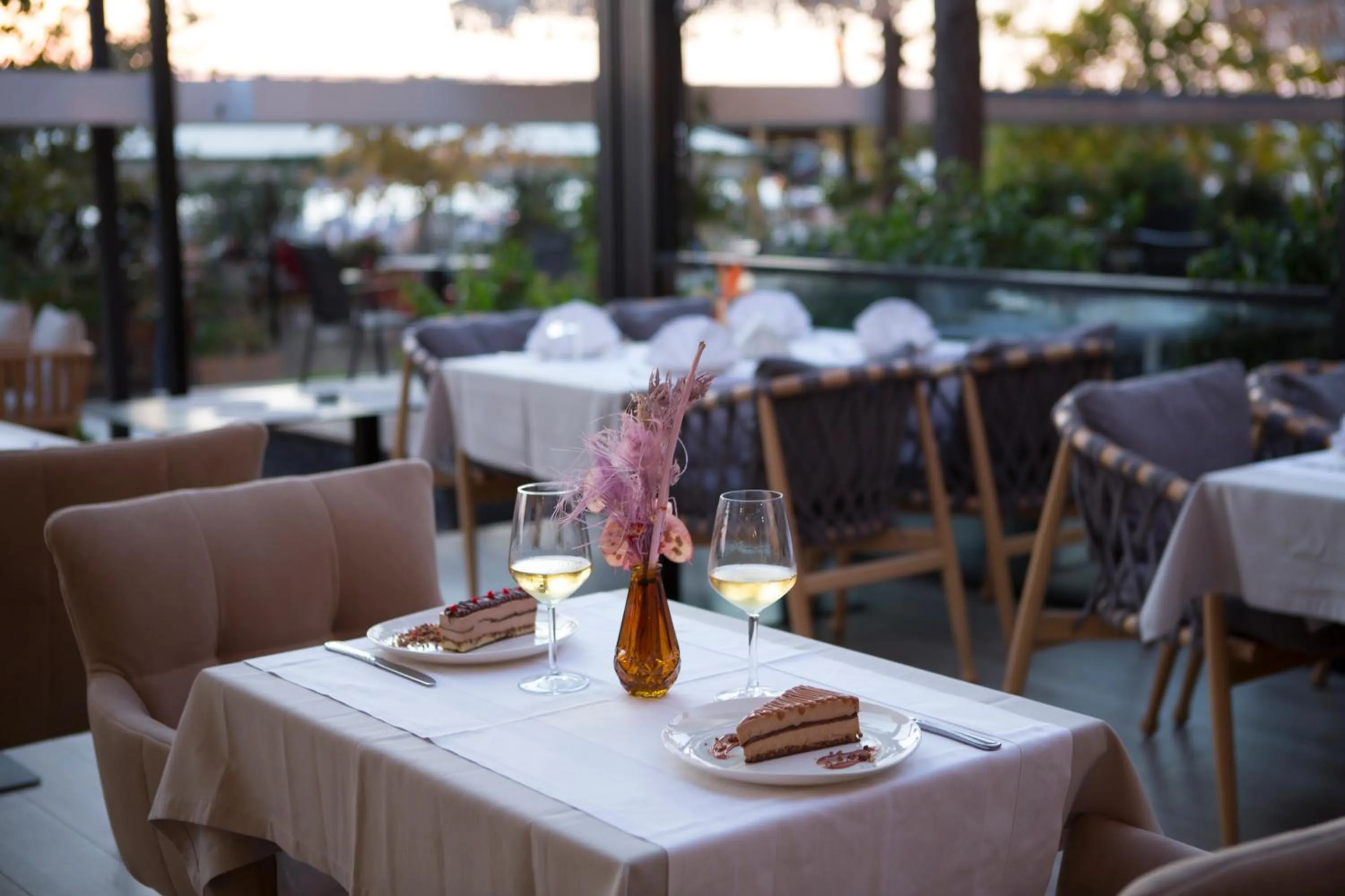 Restaurant/places to eat in Albanian Star Hotel