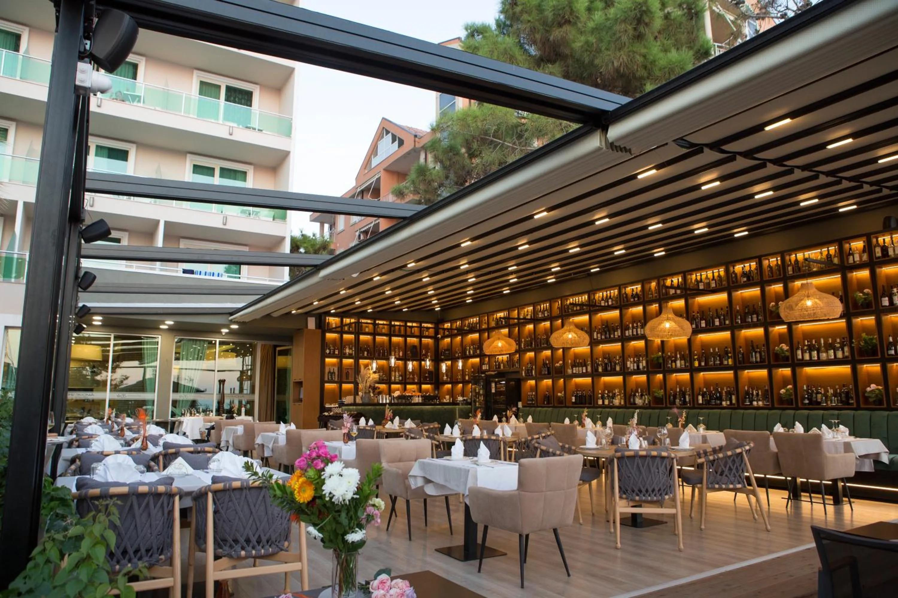 Restaurant/places to eat in Albanian Star Hotel