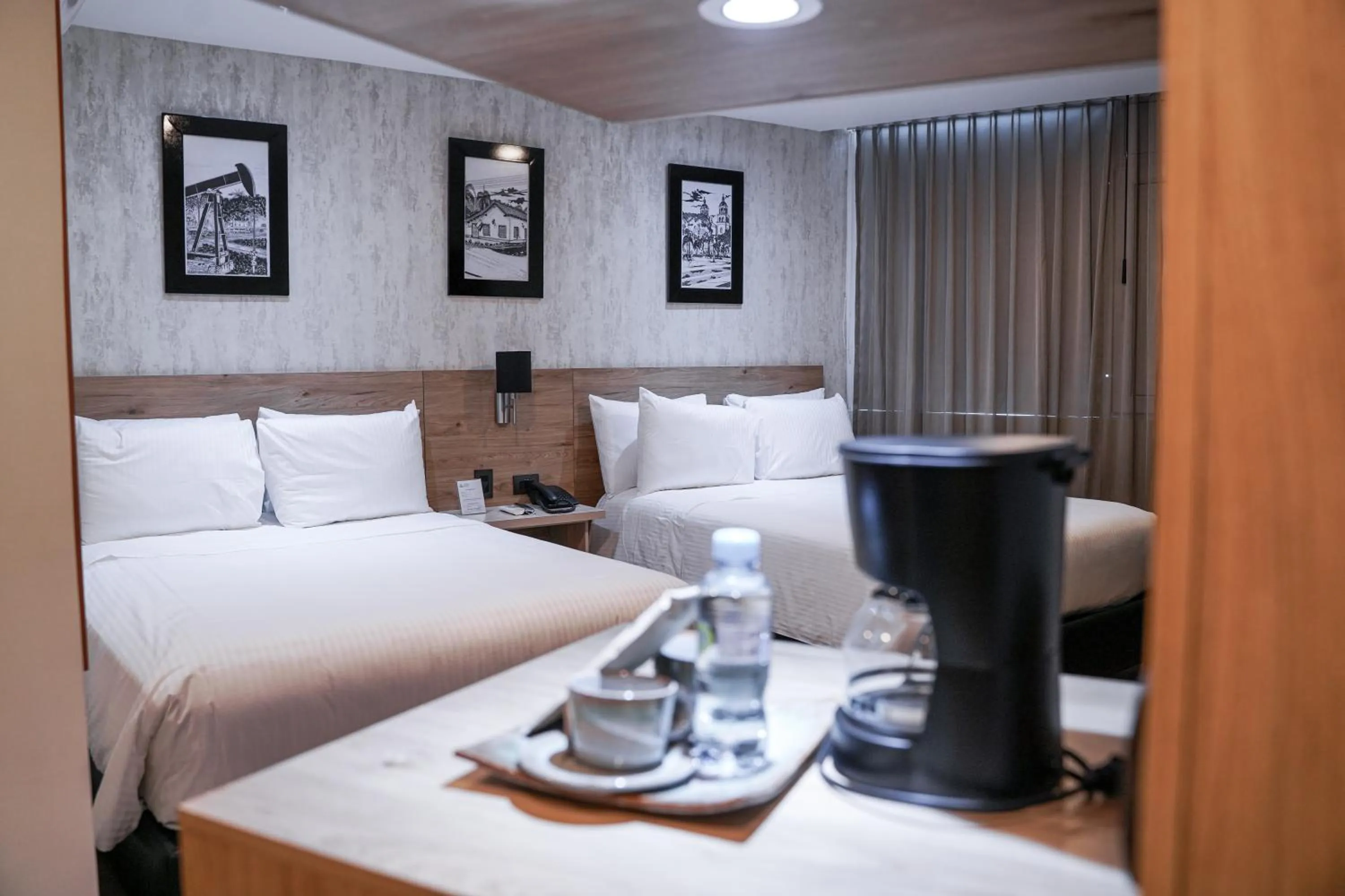 Coffee/tea facilities, Bed in Hotel Casino Internacional