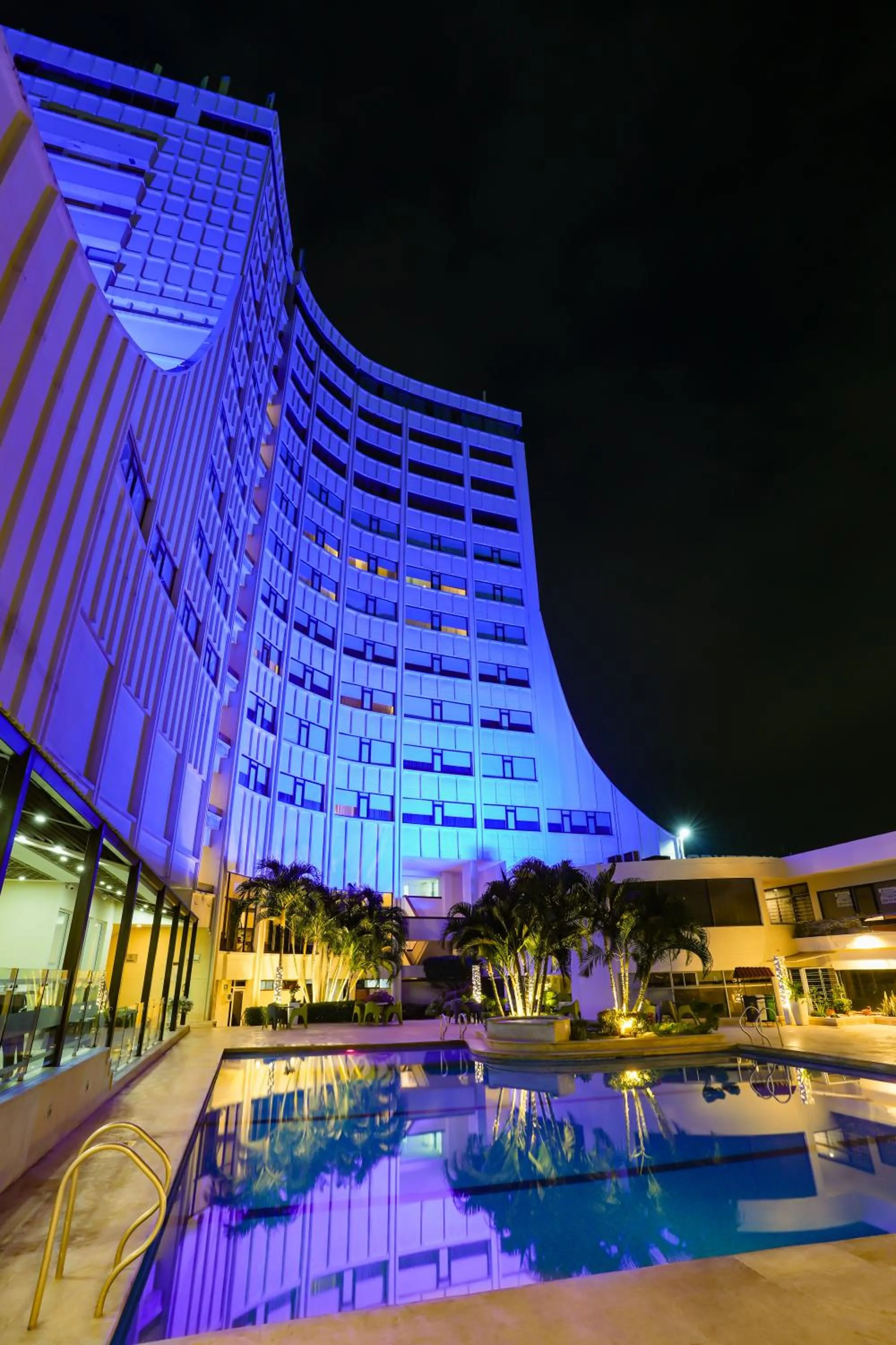 Swimming pool in Hotel Casino Internacional
