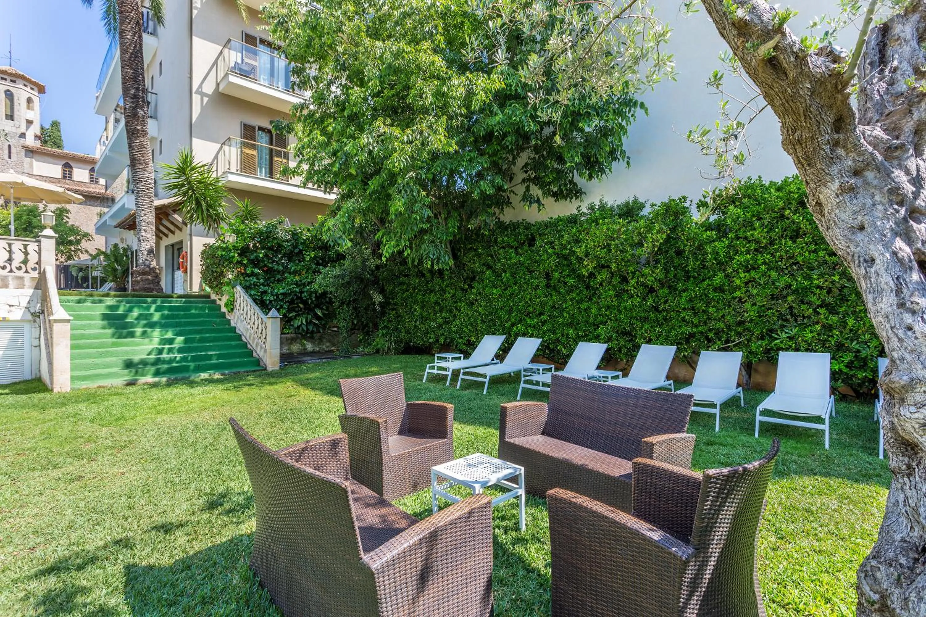 Garden in FERGUS Style Soller Beach